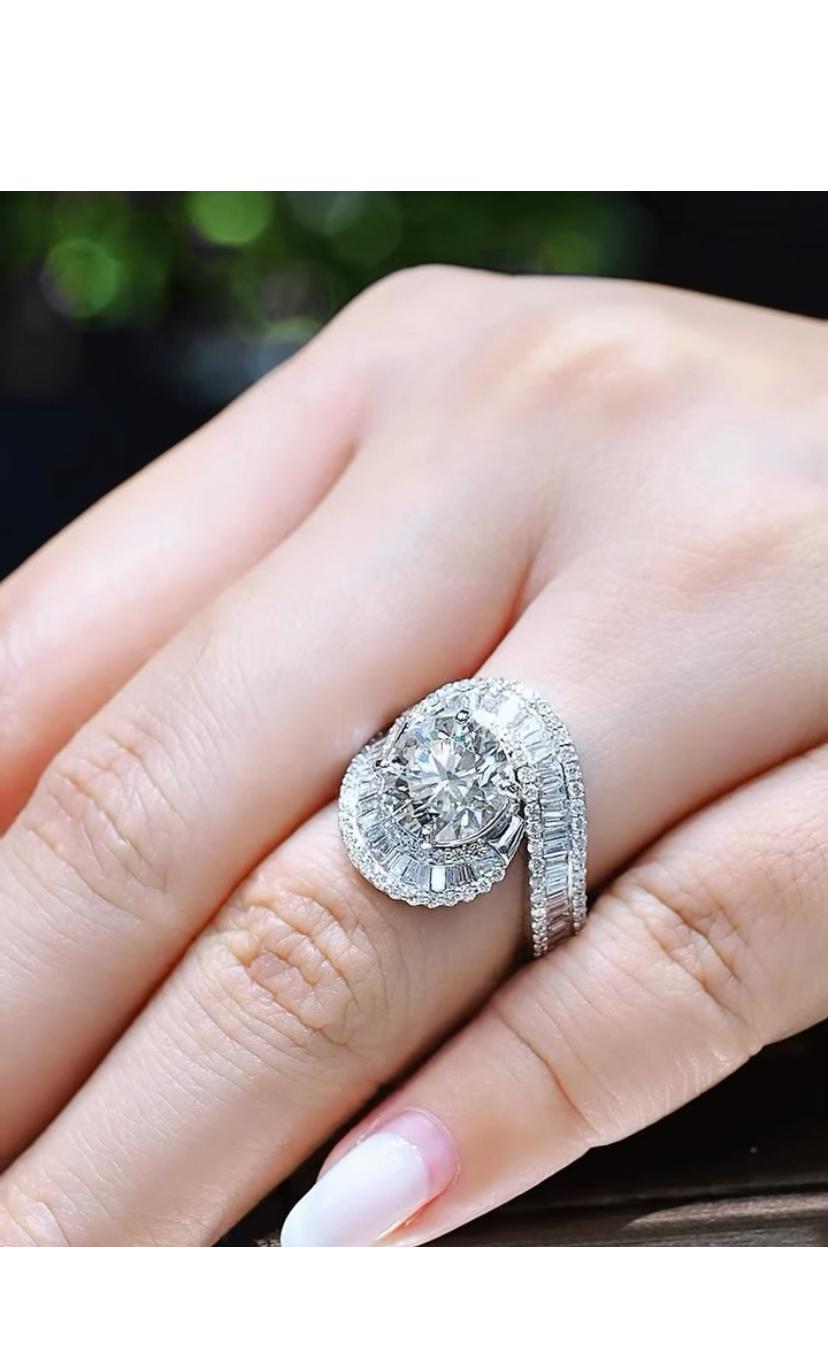 Donna GIA Certified 3.50 Carat F/VS1  Round Brillant Shape Diamond 18K Gold Ring in vendita