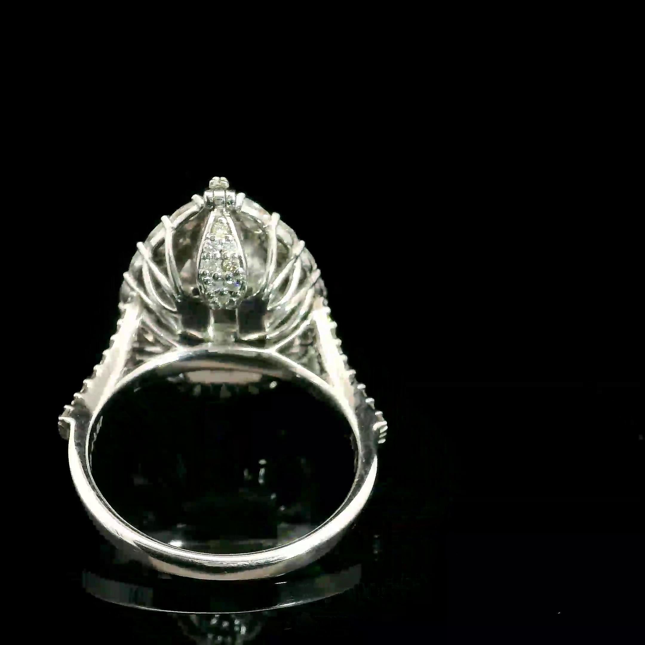 Anello con diamante VS2 certificato GIA da 3,50 carati di colore giallo bruno-verdastro In condizioni Nuovo in vendita a บางรัก, TH