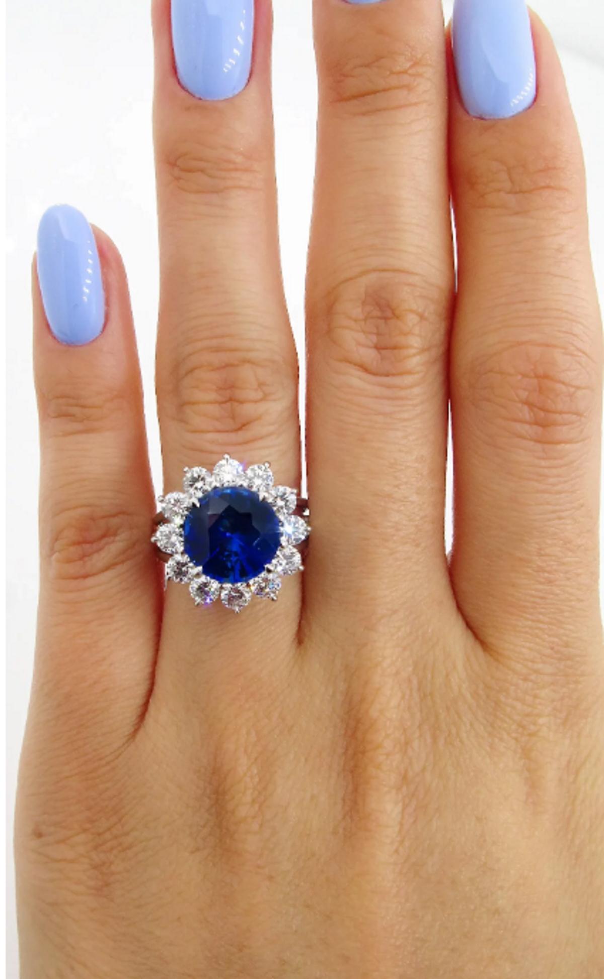 Women's GIA Certified 3.50 Carat Royal Blue Sapphire Round Cut Diamond Ring For Sale