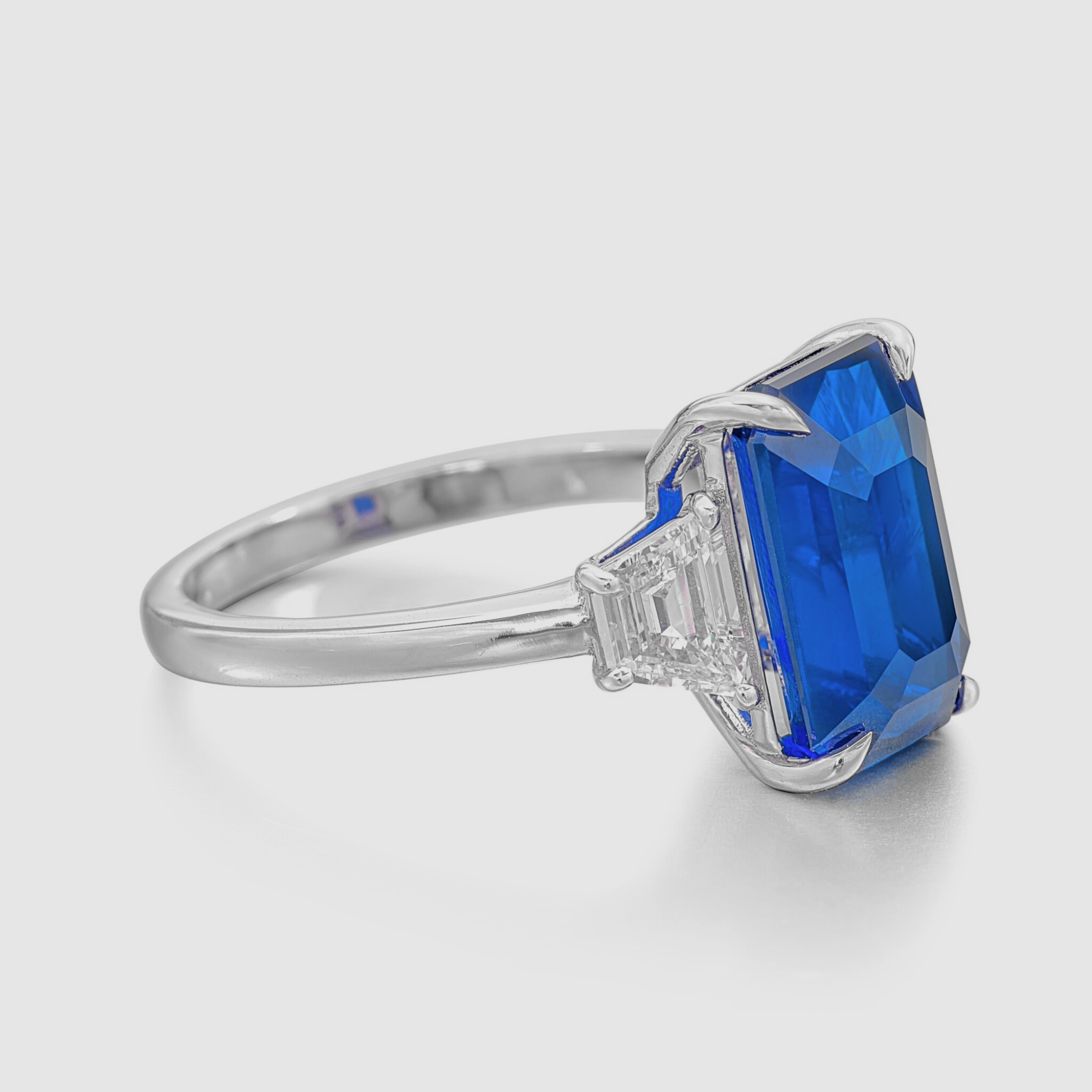 Contemporary GIA Certified 3.50 Carat  Sapphire Diamond Platinum Ring For Sale