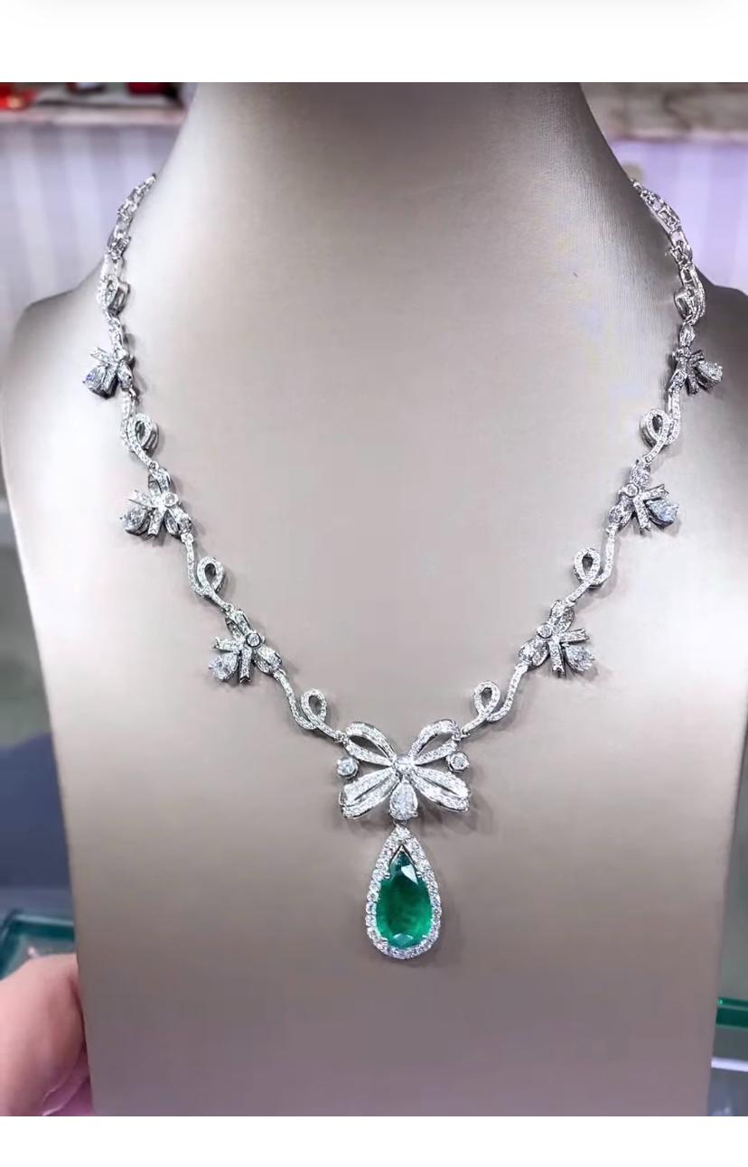 Joyful moments! This exqusite designer necklace is the epitome of luxury. Featuring dazzling diamonds, and vibrant emerald pendant. it exudes opulence and refinement.
A true statement piece that exquisitely showcases the finest craftsmanship and
