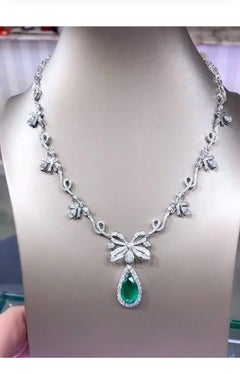 AIG Certified 3.50 Carat Zambian Emerald 5.90 Carat Diamonds 18K Gold Necklace