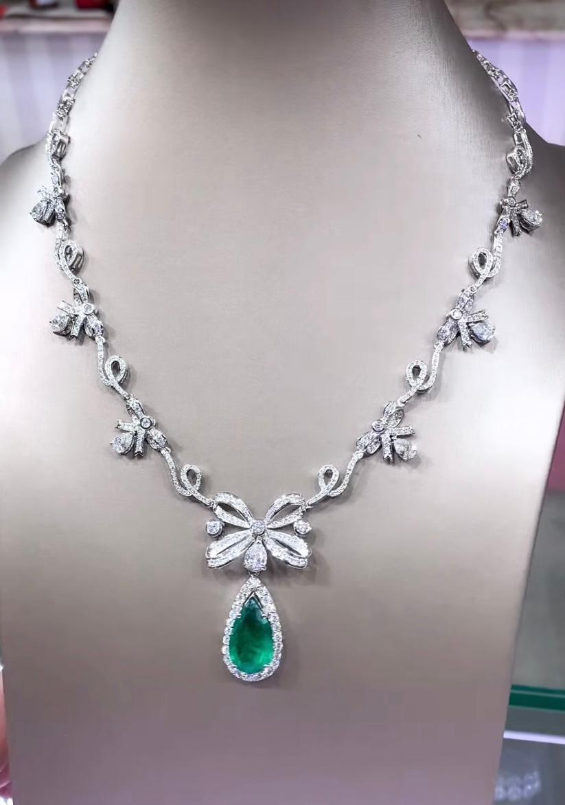 Pear Cut AIG Certified 3.50 Carat Zambian Emerald 5.90 Carat Diamonds 18K Gold Necklace For Sale