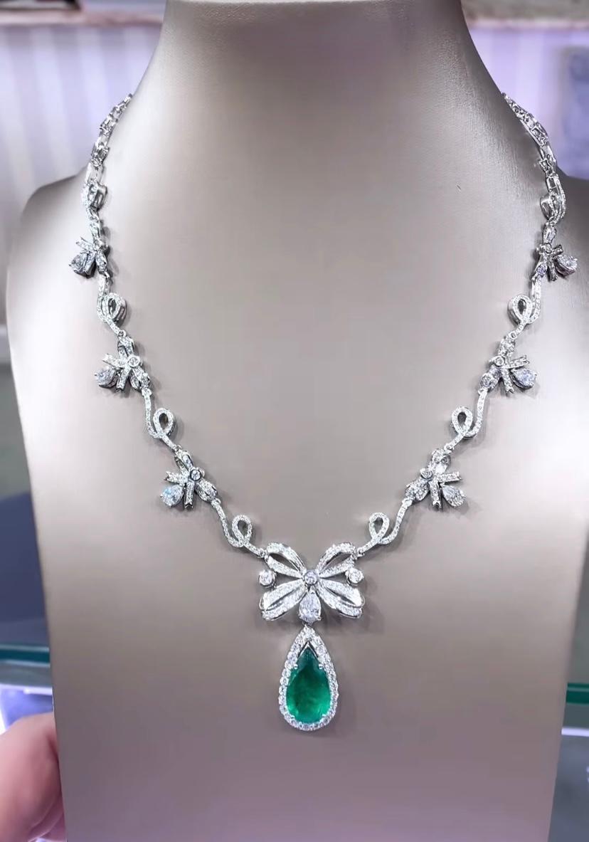 Women's AIG Certified 3.50 Carat Zambian Emerald 5.90 Carat Diamonds 18K Gold Necklace For Sale