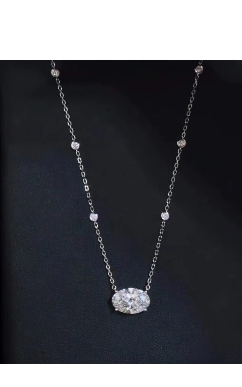 Taille ovale Collier en or 18 carats certifié GIA 3,50 carats F/VVS1 diamant de forme ovale en vente