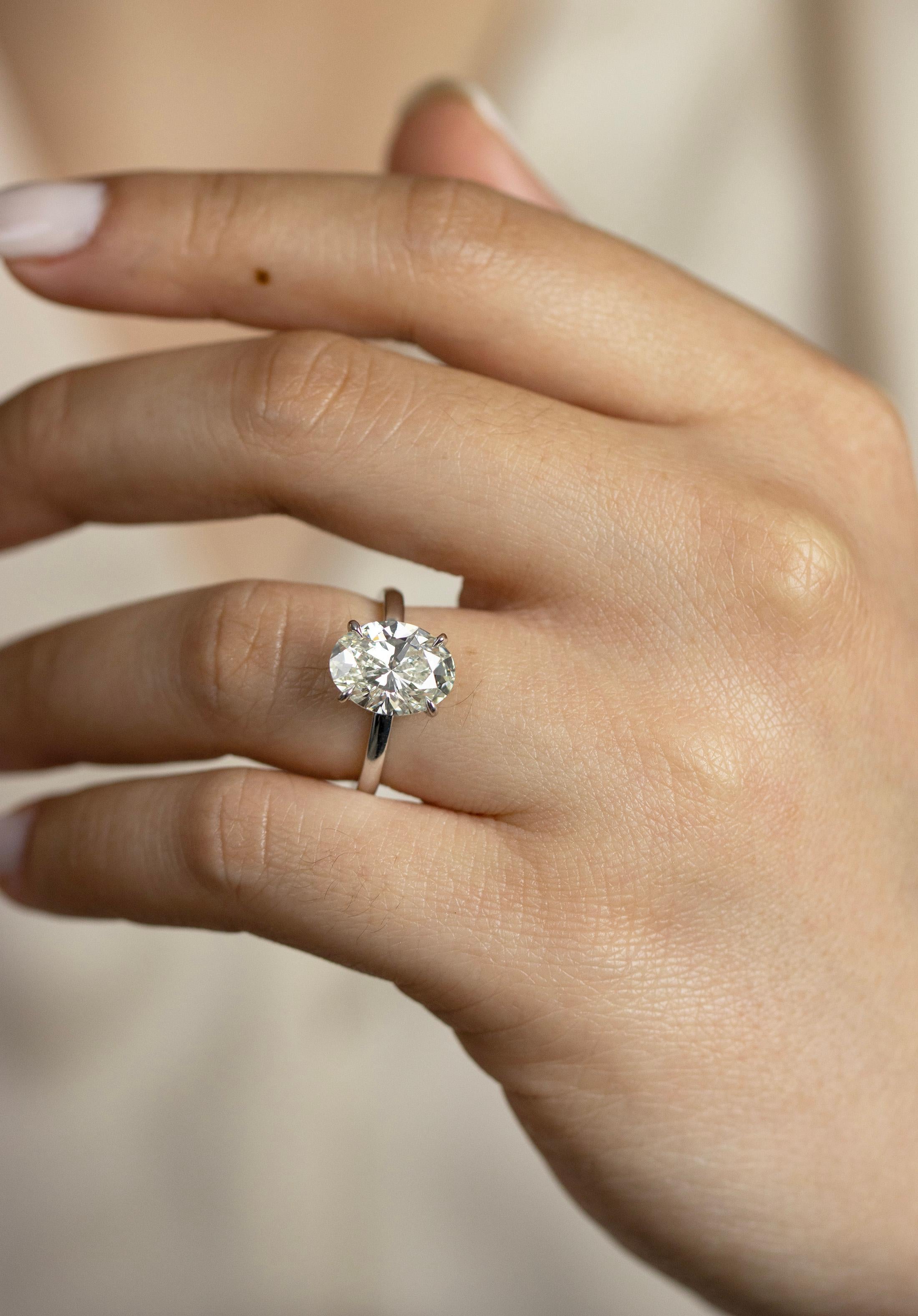 Bague de fiançailles solitaire en diamant de taille ovale certifié GIA de 3,50 carats au total en vente 1