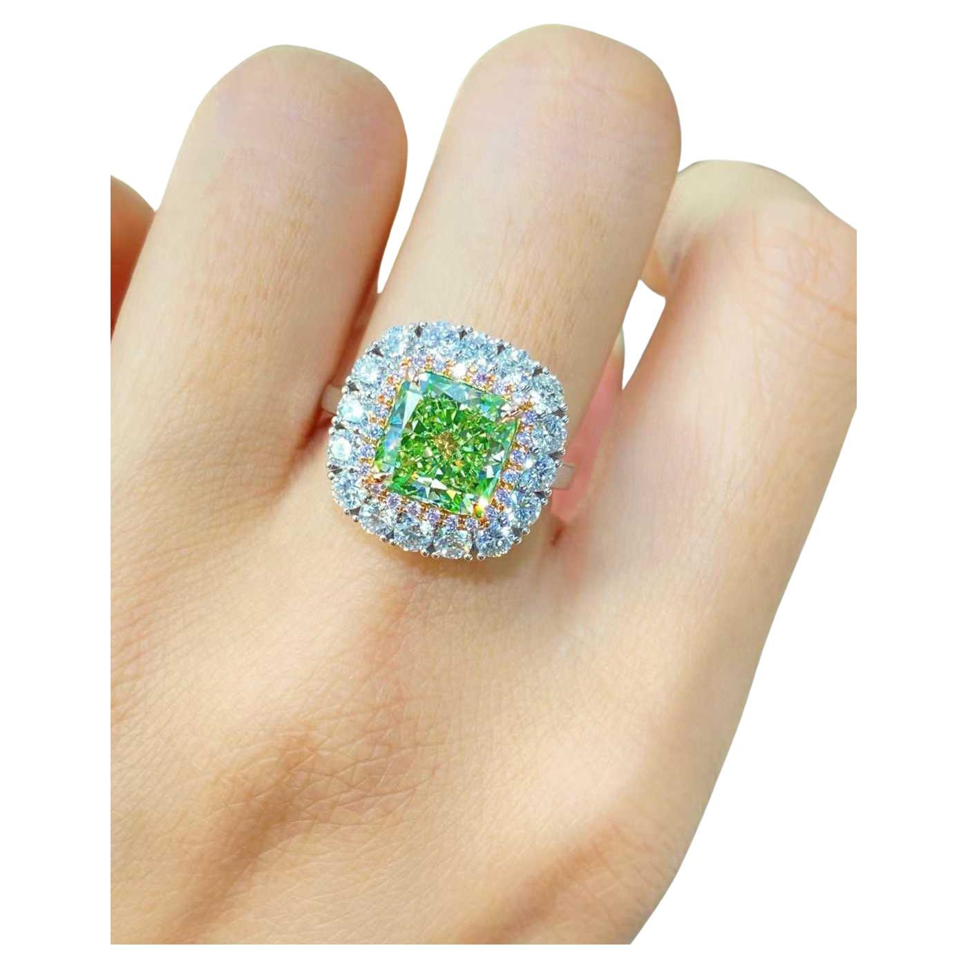 Bague en diamant certifié GIA de 3,50ct avec diamants blancs en halo