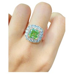 Bague en diamant certifié GIA de 3,50ct avec diamants blancs en halo