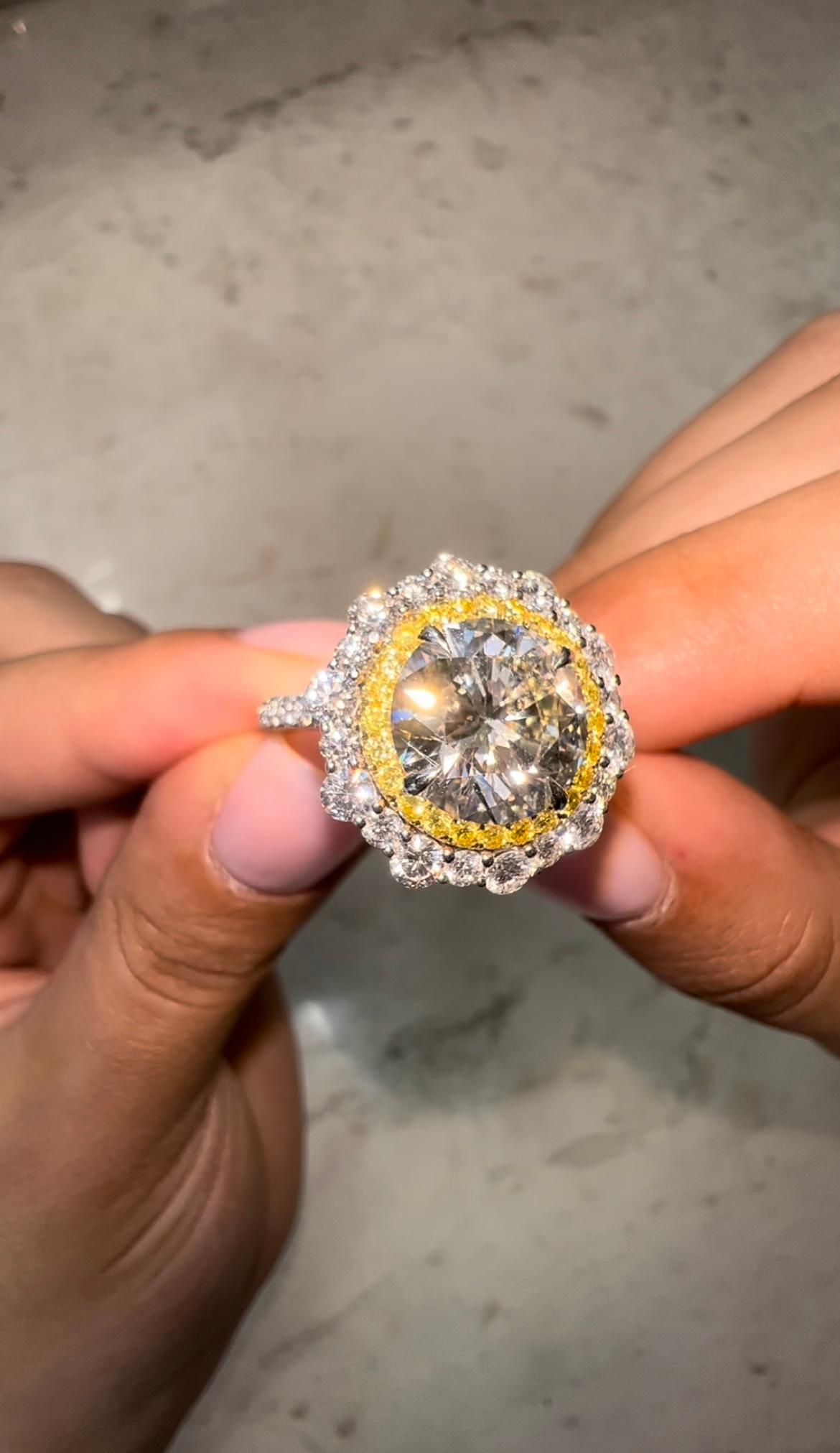 GIA Certified 3.50ct Diamond Sunflower Ring In New Condition For Sale In Los Angeles, CA