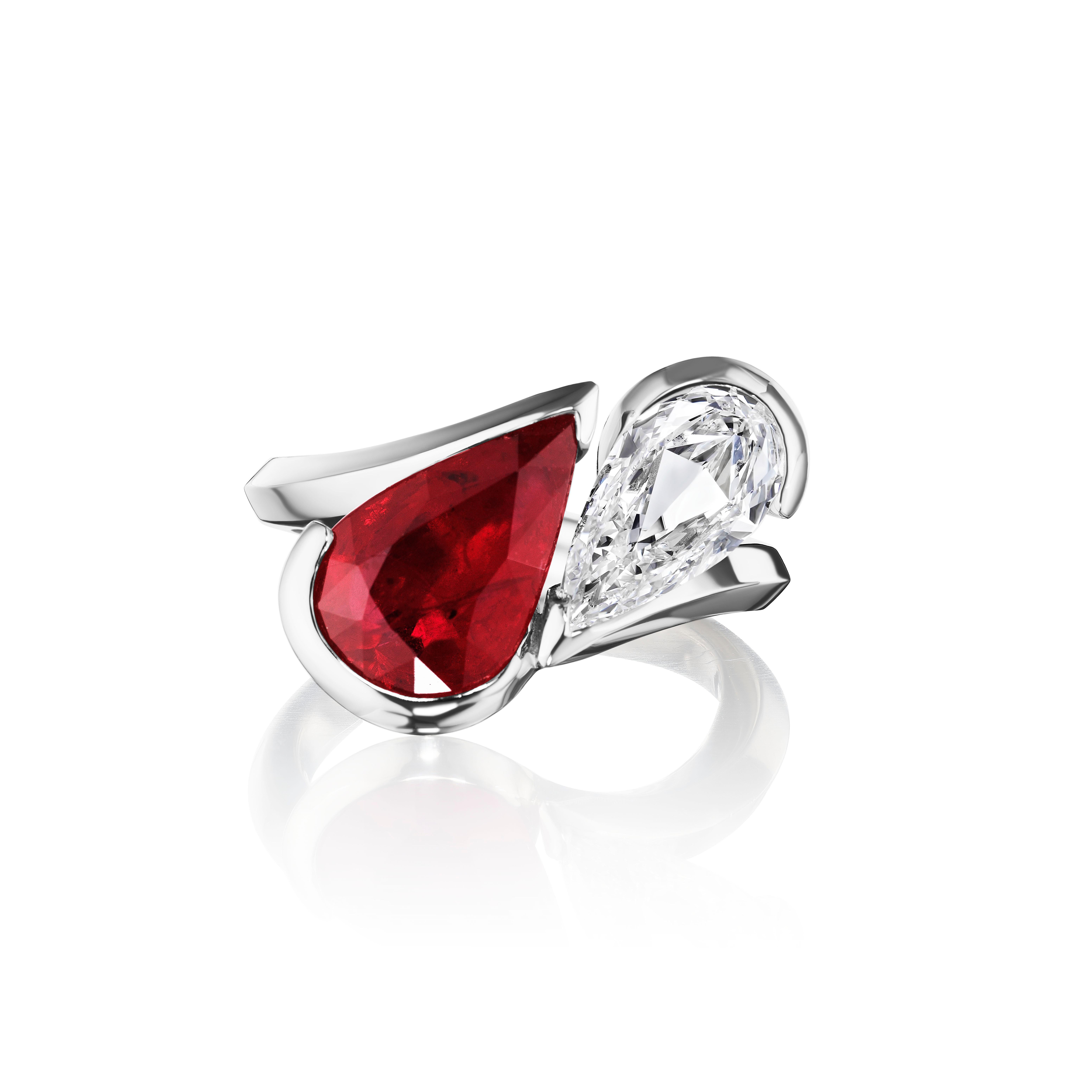 GIA-zertifizierter 3,51 Karat birnenförmiger Rubin und 1,01 Karat Diamant Toi Et Moi Ring (Tropfenschliff) im Angebot