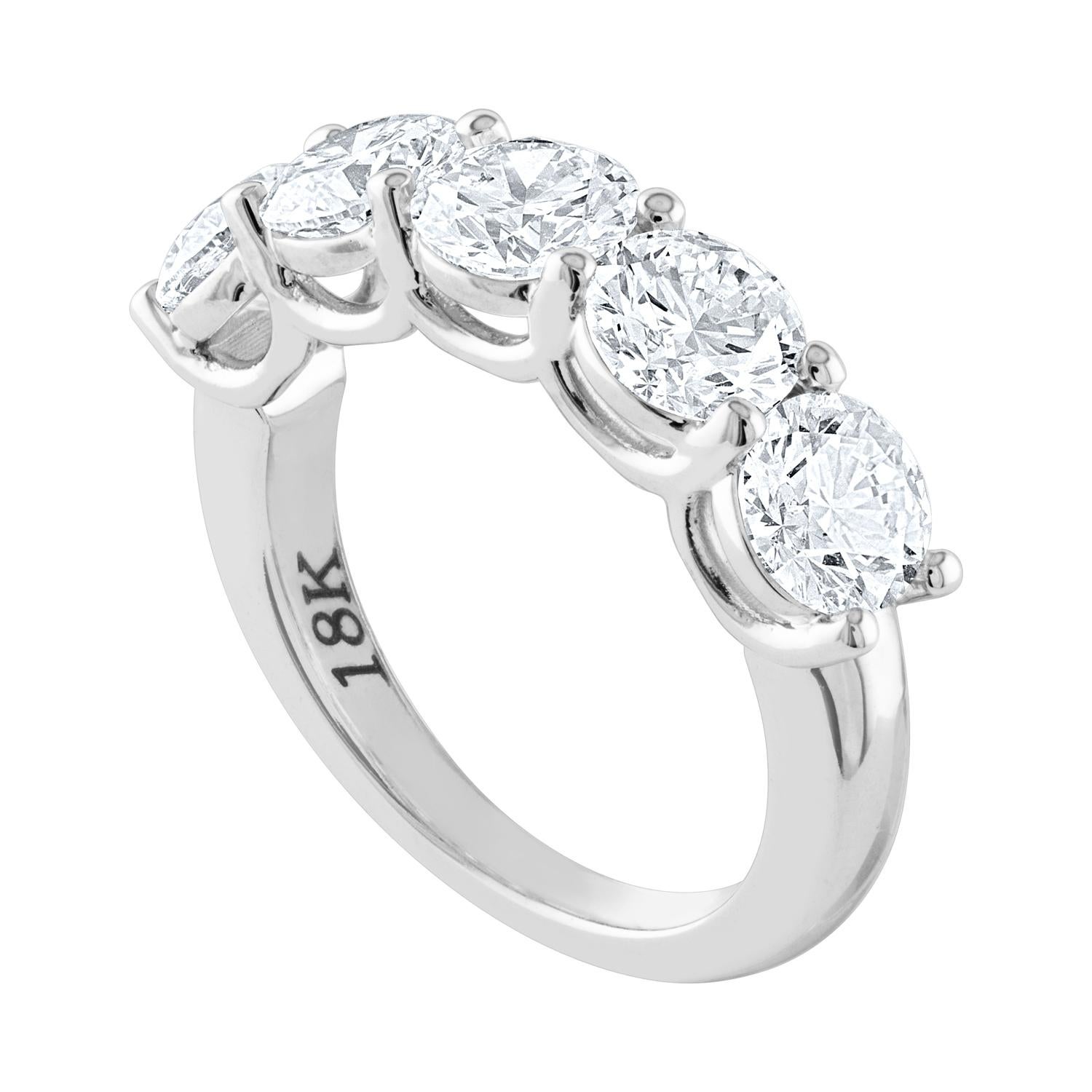 Anillo de media banda de oro con cinco piedras y 3,52 quilates de diamantes con certificación GIA