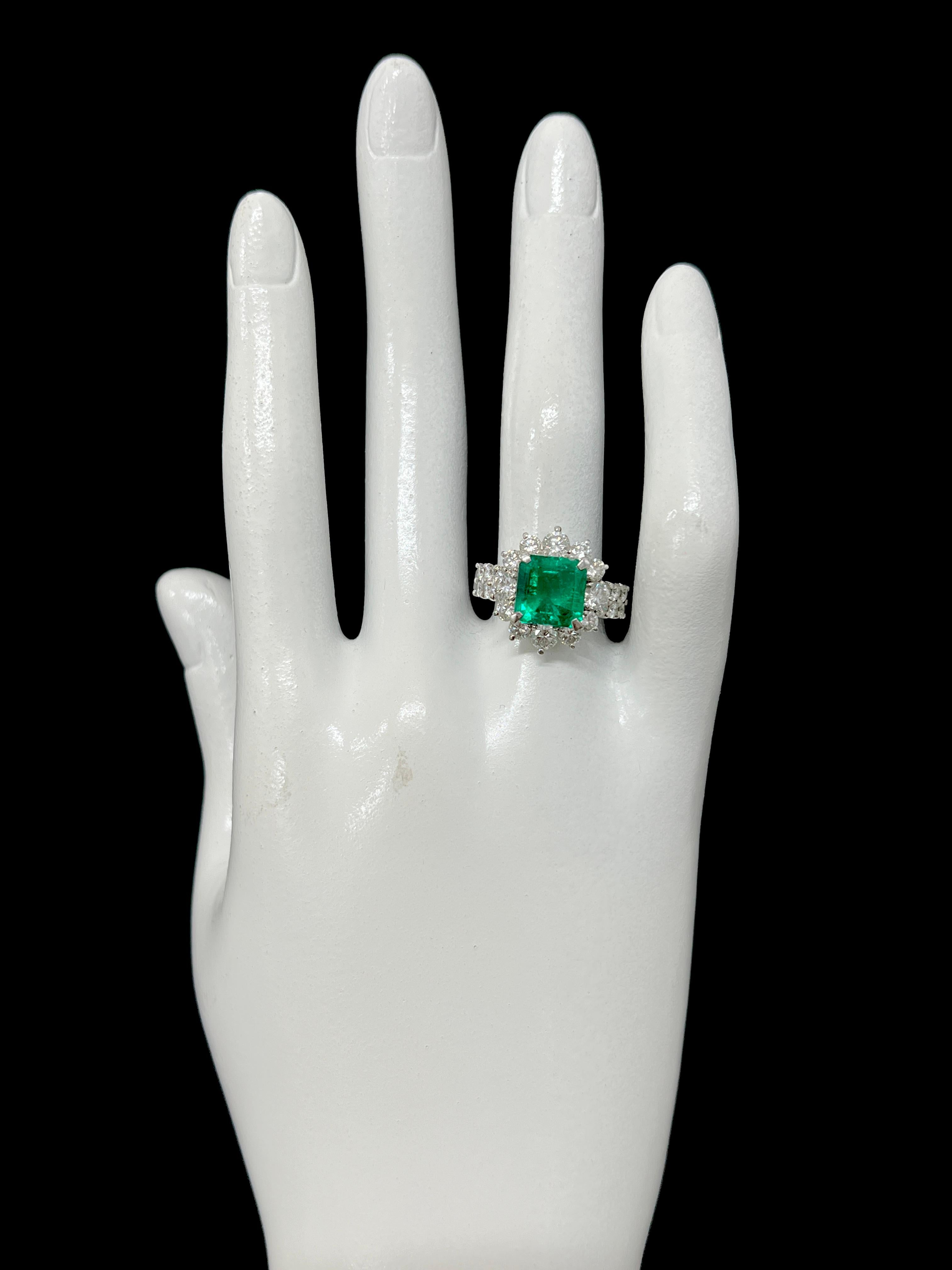 GIA Certified 3.52 Carat, Minor Oil (F1), Colombian Emerald and Diamond Ring For Sale 1