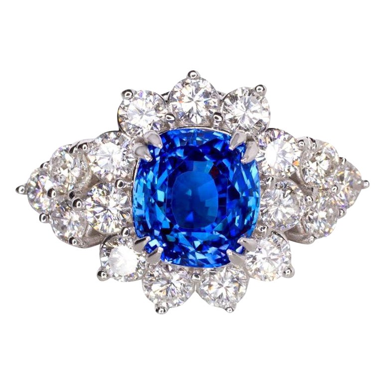 GIA-zertifizierter 3.52 Karat unbehandelter königsblauer Saphirring mit Kissenschliff