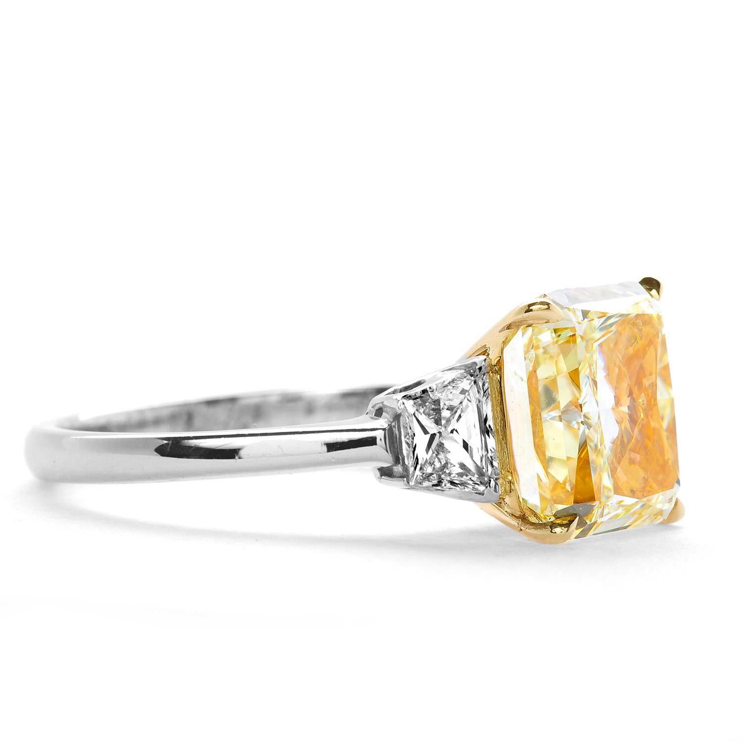 Women's GIA Certified 3.52 Carat Yellow Radiant Cut Diamond For Sale