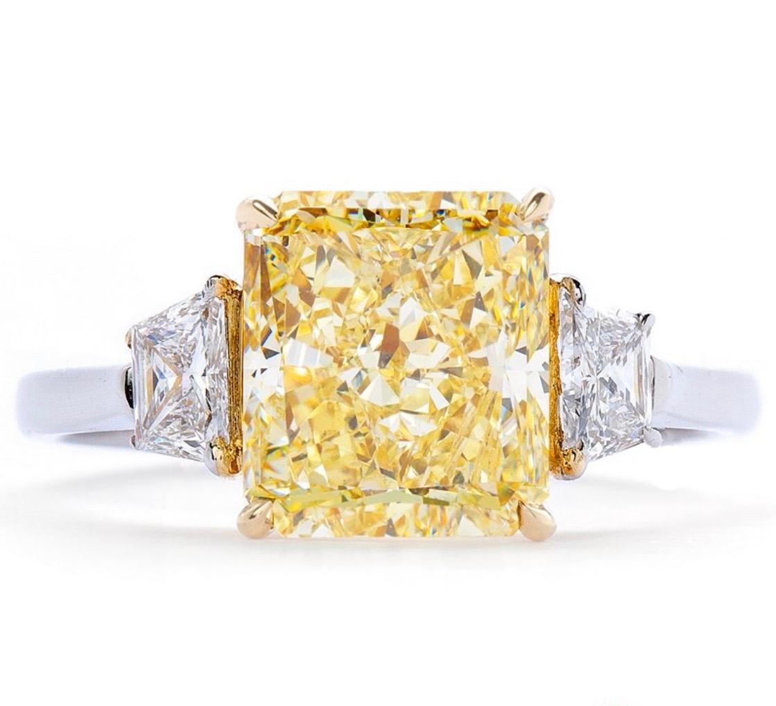 GIA Certified 3.52 Carat Yellow Radiant Cut Diamond For Sale 1