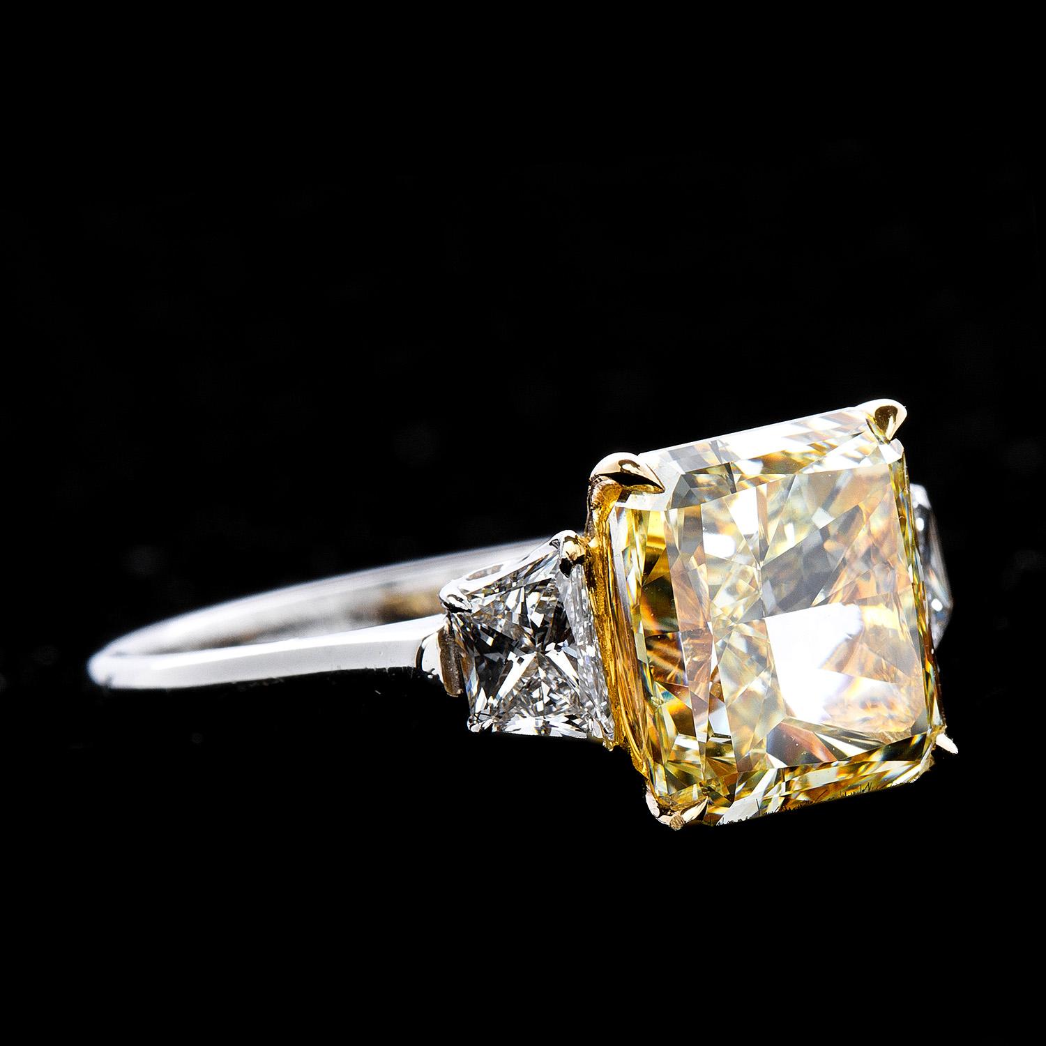 GIA Certified 3.52 Carat Yellow Radiant Cut Diamond For Sale 3