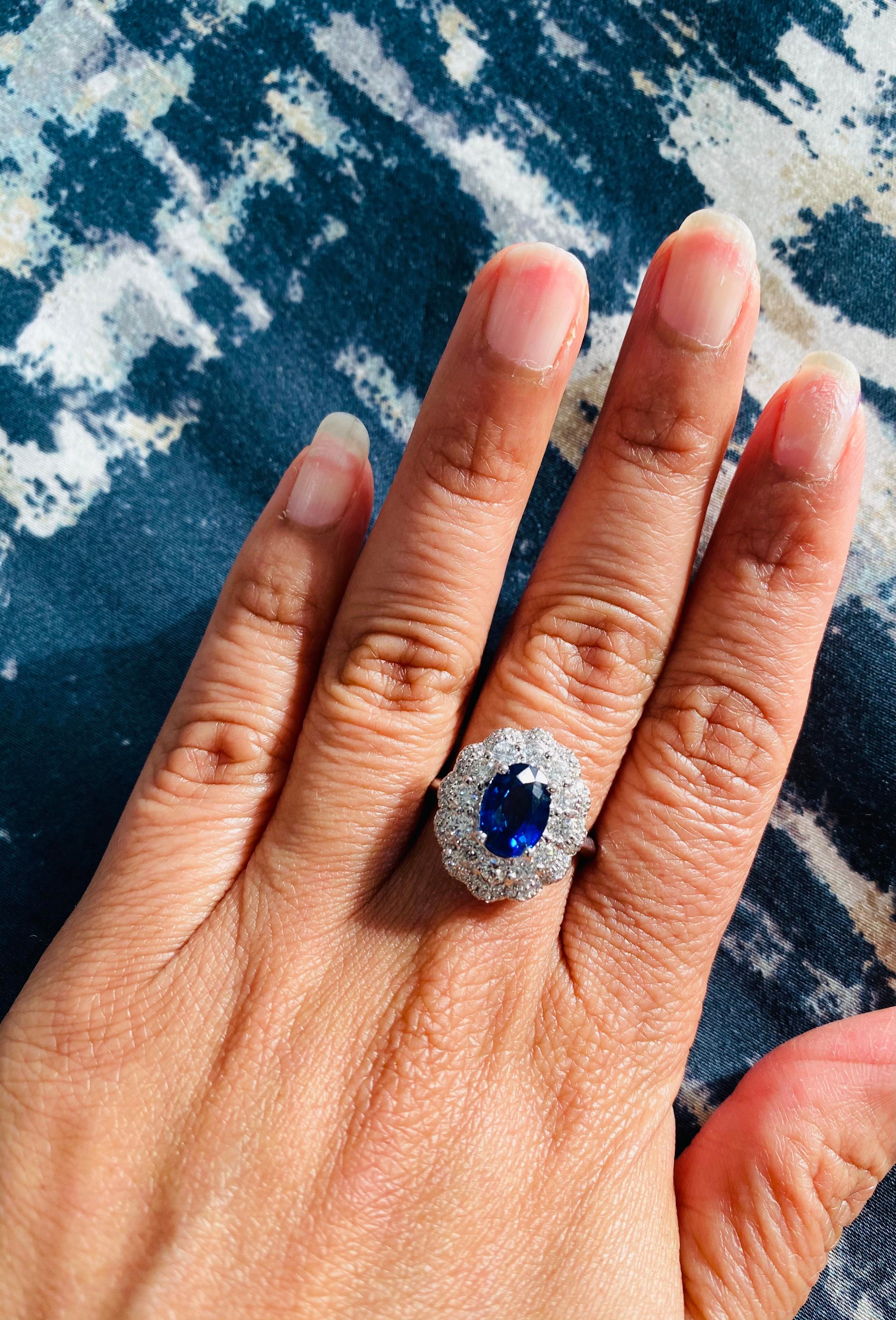 Bague en or blanc 18 carats avec saphir bleu de 3,53 carats et diamants certifiés GIA en vente 2