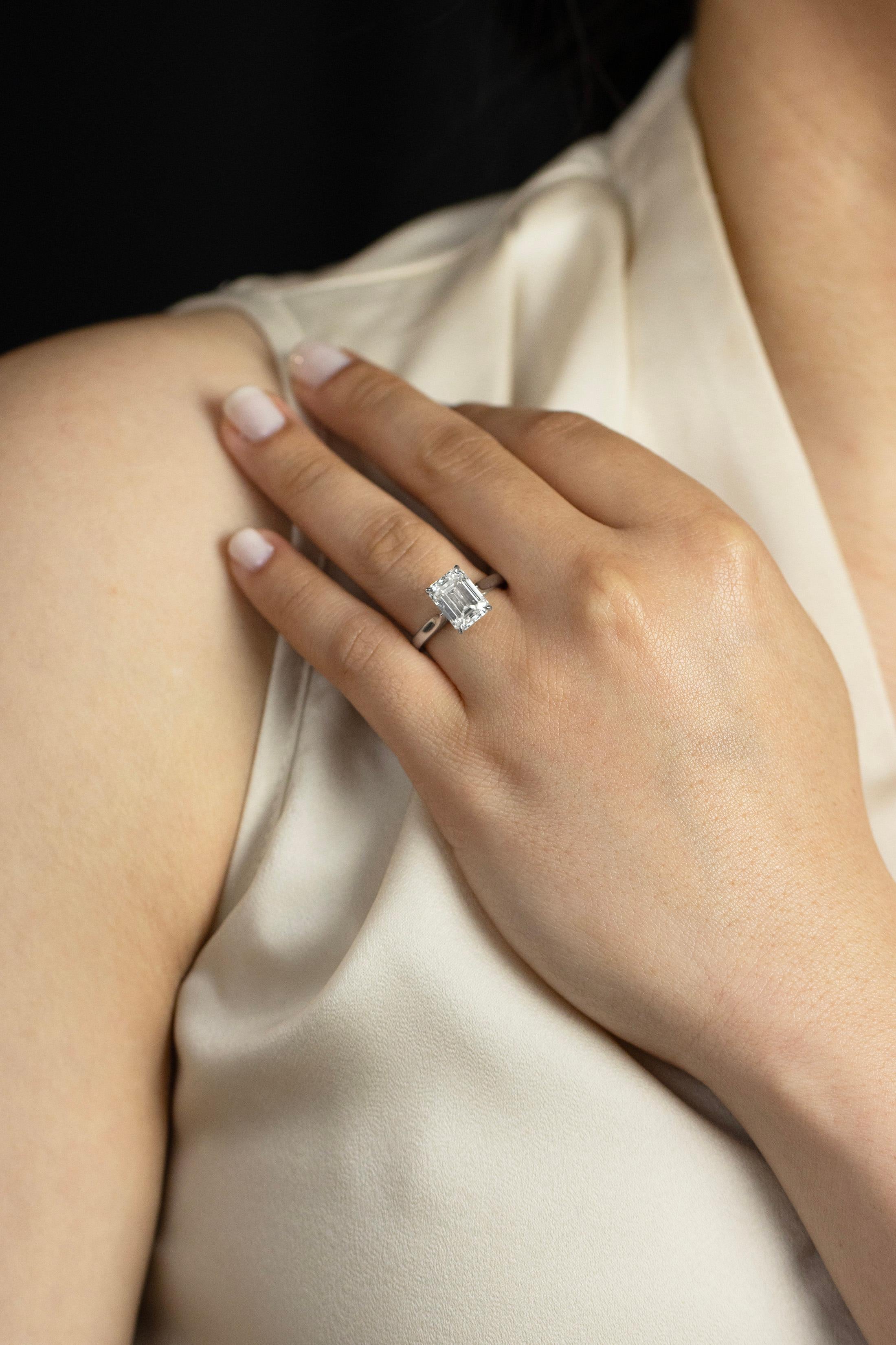 Taille émeraude GIA Certified 3.53 Carats Total Emerald Cut Diamond Solitaire Engagement Ring en vente