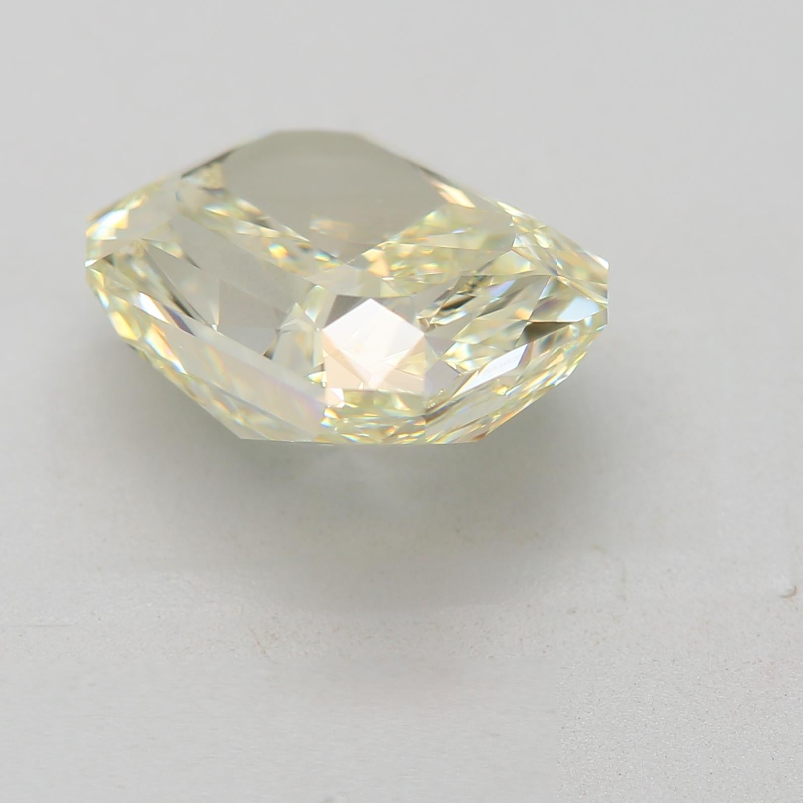 GIA Certified 3.53 Carat Fancy Light Greenish Yellow VS2 Clarity Diamond In New Condition For Sale In บางรัก, TH