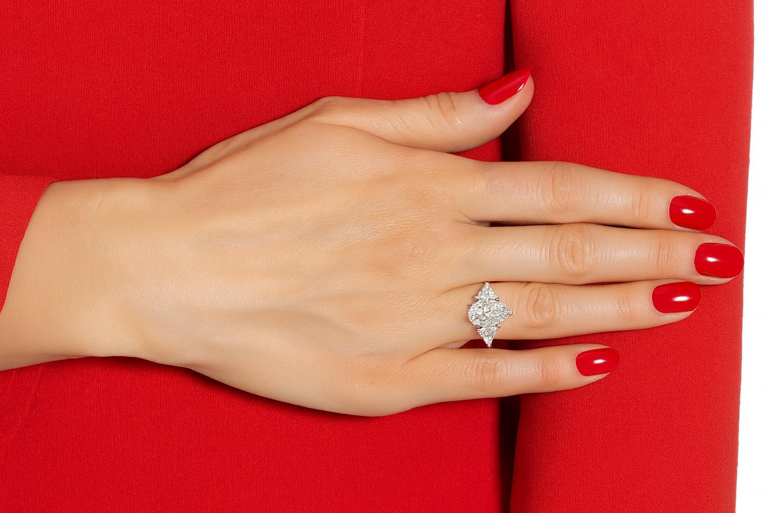 Contemporaneo Anello certificato GIA con diamante Brilliante a pera da 3,53 carati, senza difetti, colore D. A. in vendita