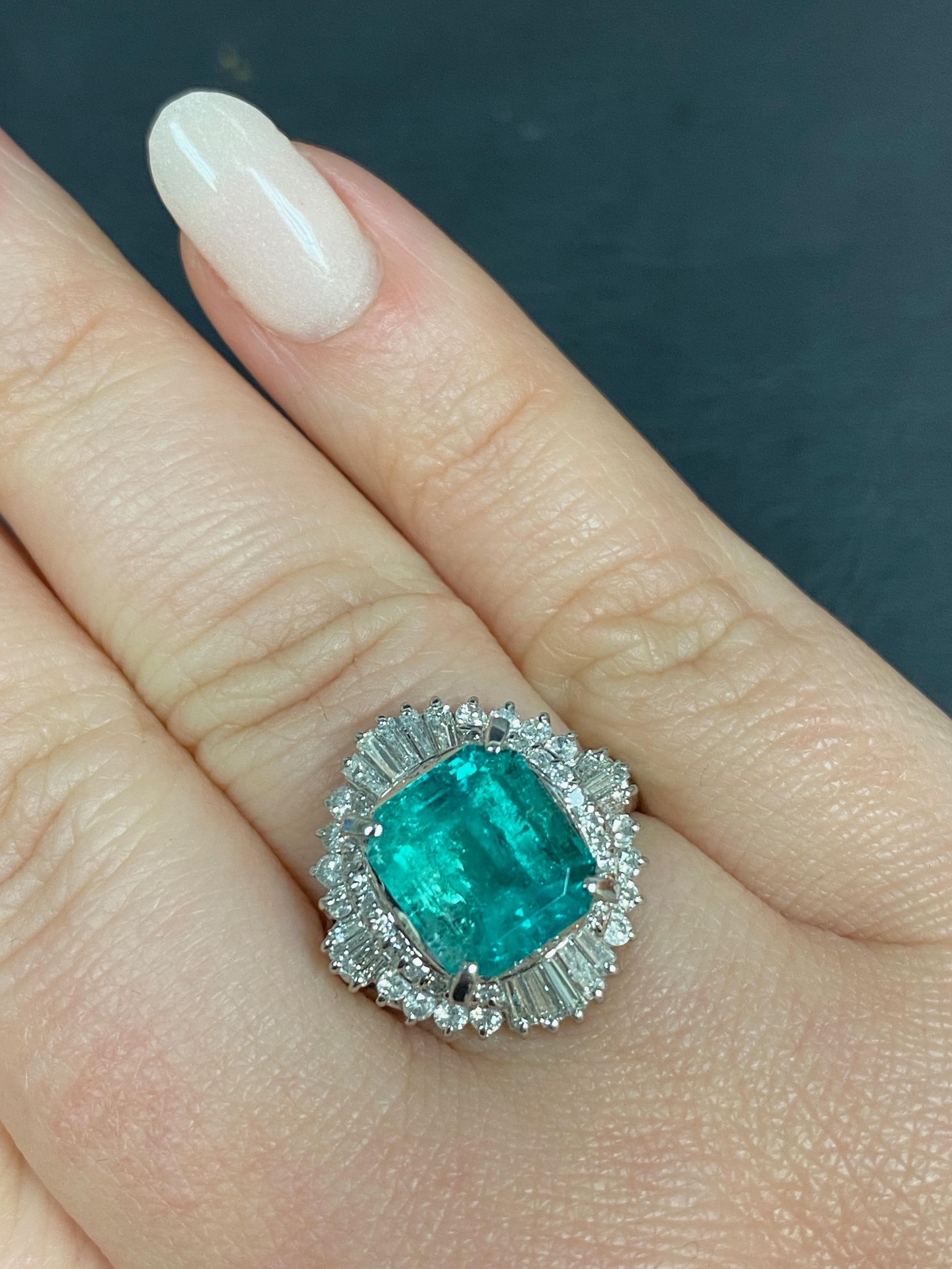 GIA Certified 3.53ct Colombian Emerald & 0.95 Diamond Platinum Ring In Good Condition For Sale In Atlanta, GA