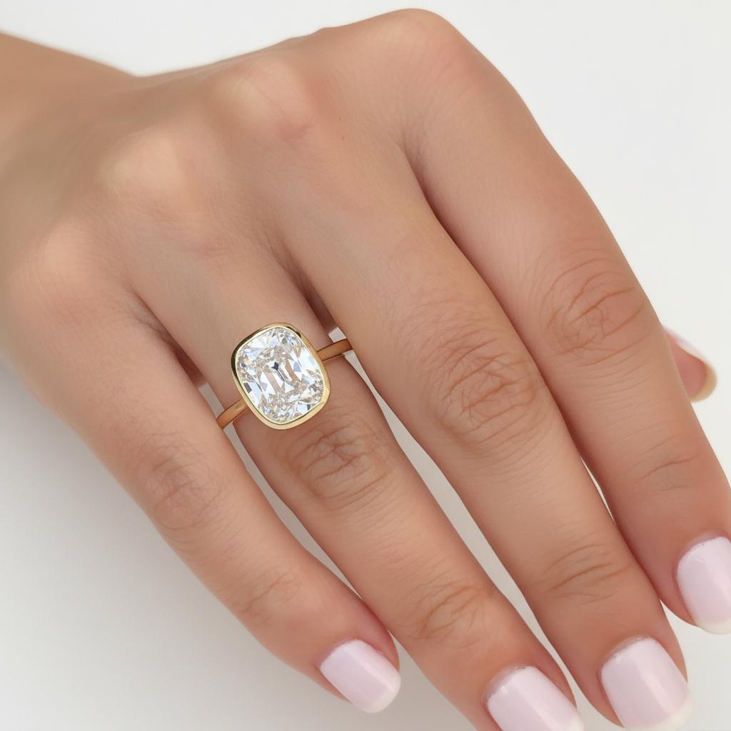 Art Déco Anello in oro giallo 18K con diamante taglio Brilliante Old Mine certificato GIA da 3,54 carati in vendita