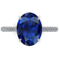 Platinring mit GIA-zertifiziertem 3,55 Karat Madagaskar-blauem Saphir und Diamanten