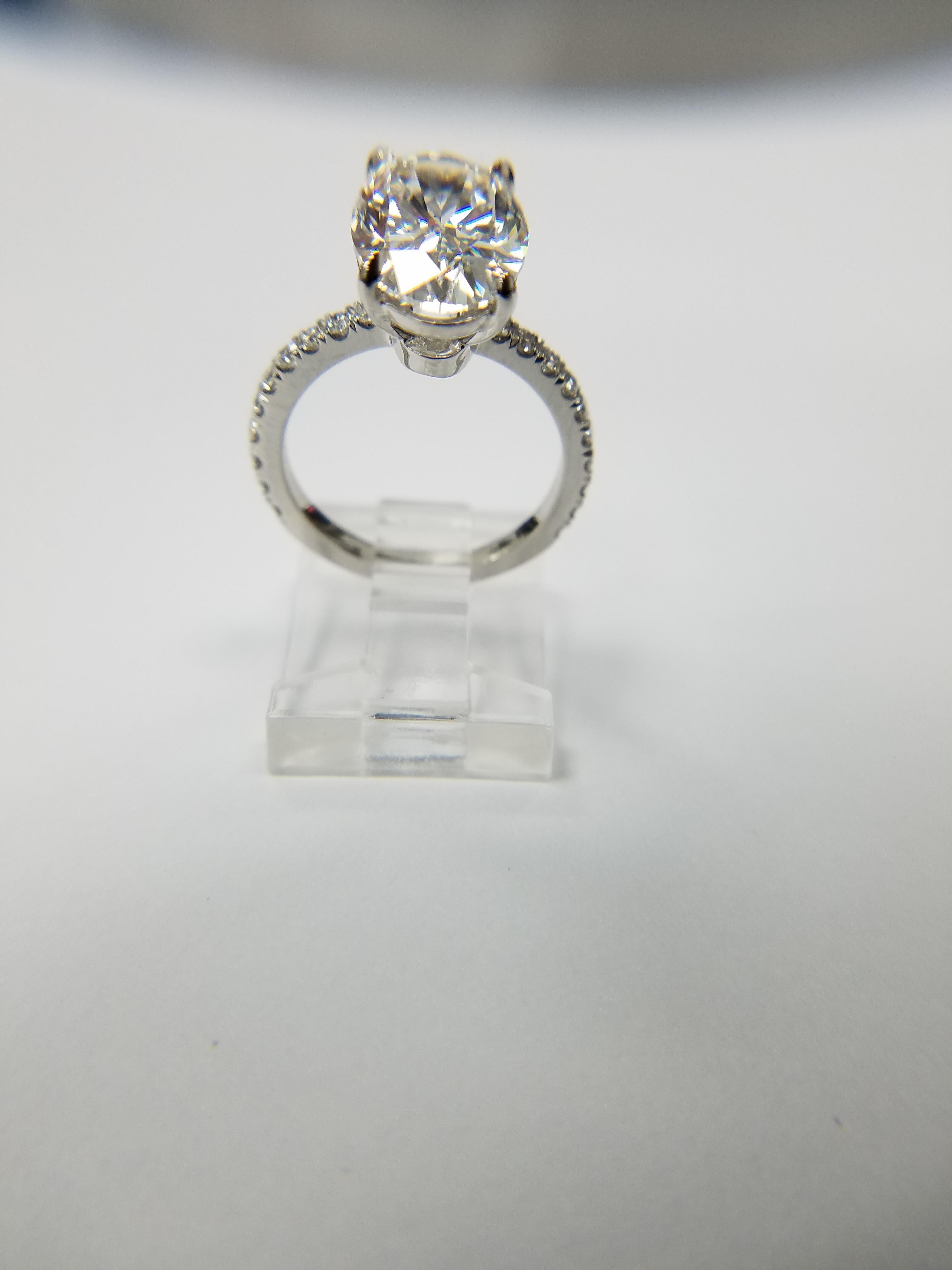 GIA Certified 3.55 Carat Oval Cut Diamond Ring In New Condition In New York, NY