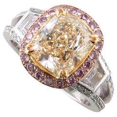 Bague en platine avec diamant jaune clair fantaisie de 3.56 carats certifié GIA