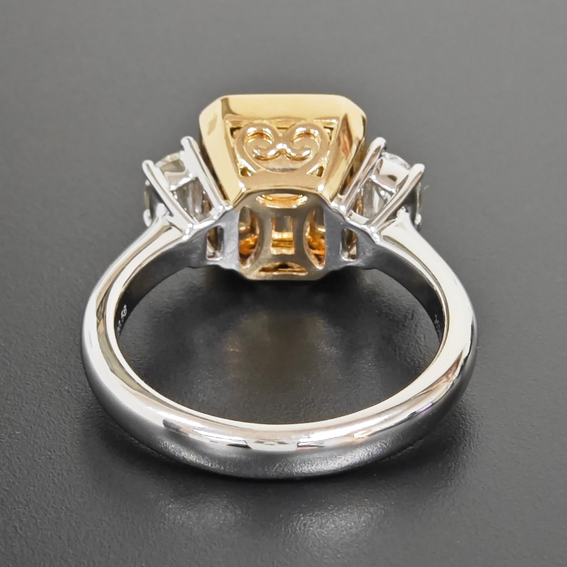 Weiß- und Gelbgoldring mit GIA-zertifiziertem 3.59 Karat Smaragd und weißem Diamant (Gemischter Schliff) im Angebot