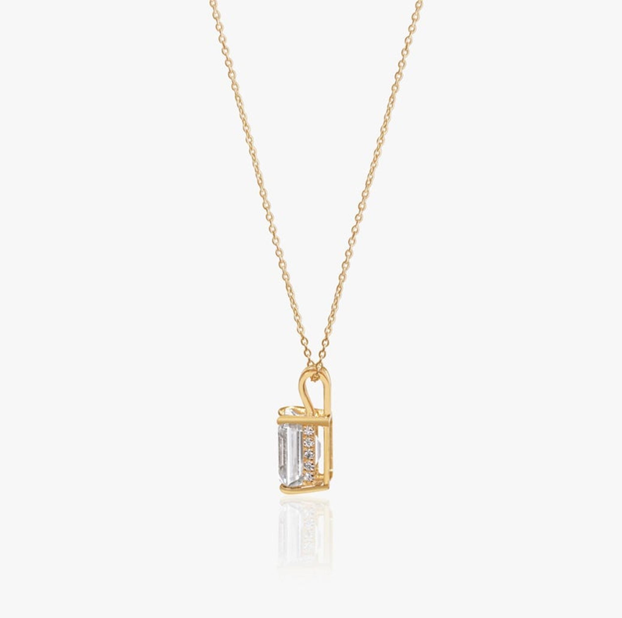 GIA Report Certified 3.5 Carat Emerald Cut Diamond 18k Yellow Gold Pendentif en vente 1