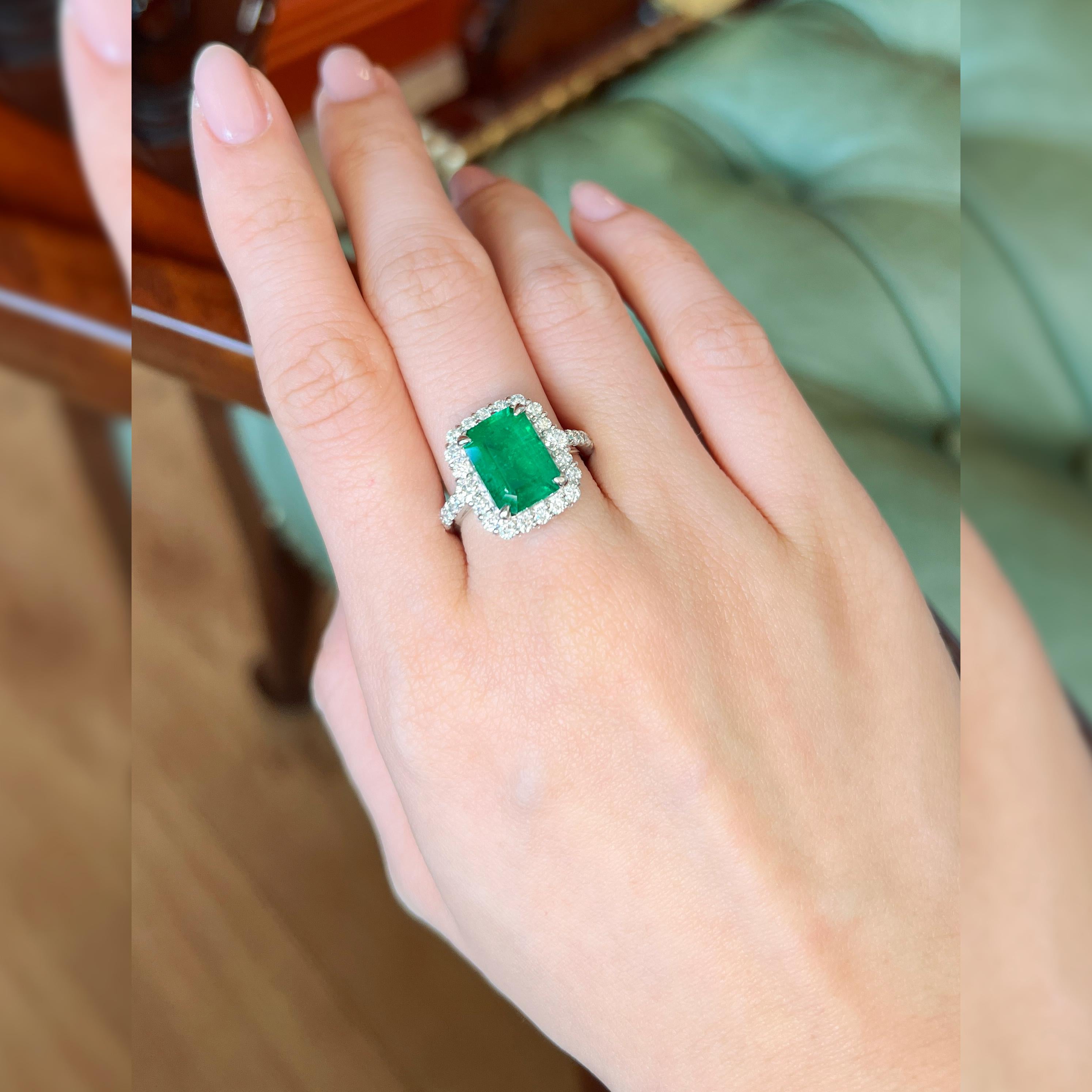 GIA Certified 3.60 carat Colombian Emerald Soothing Green Engagement Ring For Sale 1