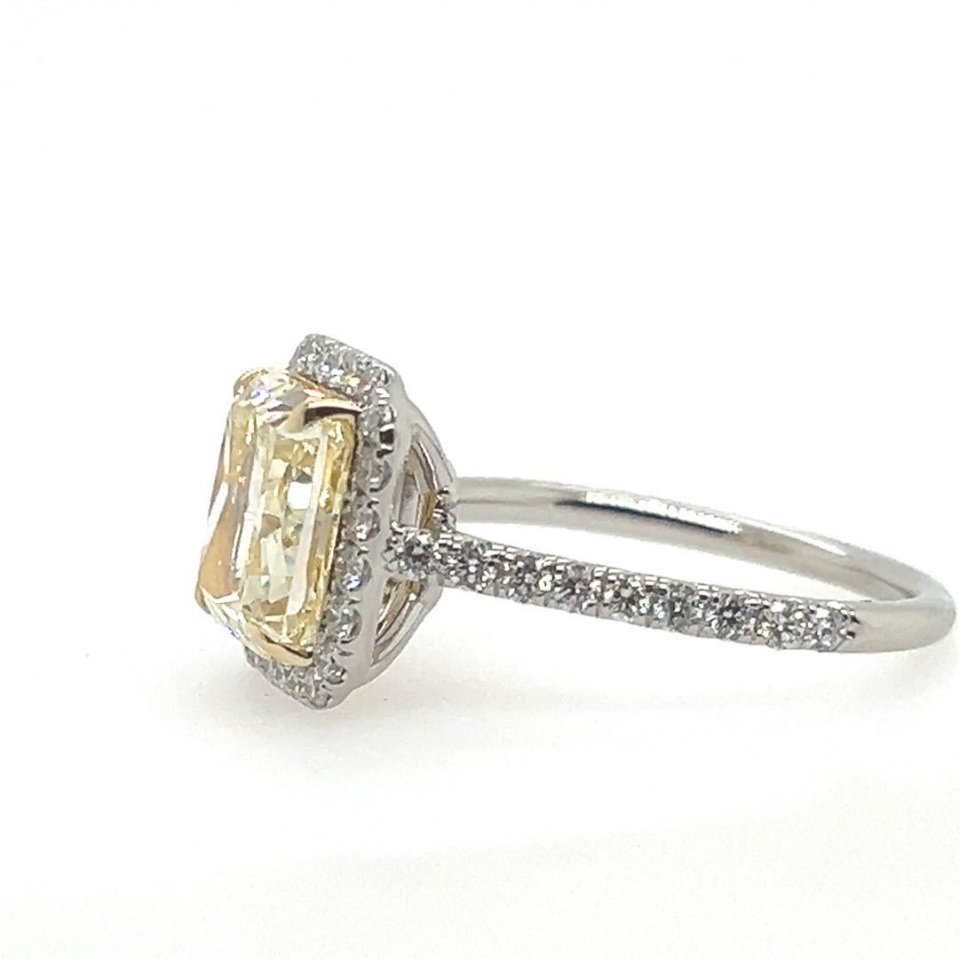 GIA Certified 3.61 Carat Natural YZ Light Yellow VS2 Diamond Plt Engagement Ring In Good Condition For Sale In Los Angeles, CA