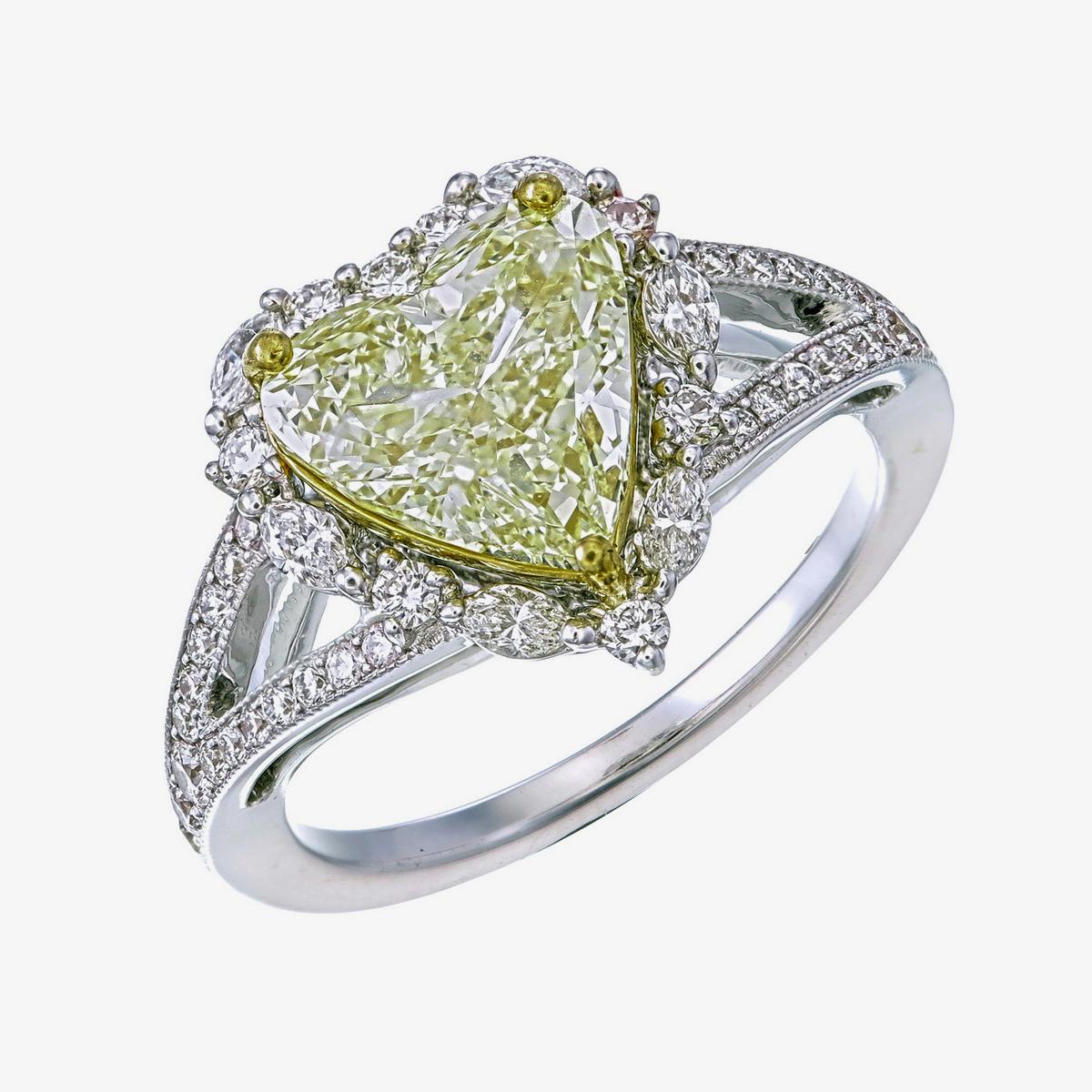 Taille hexagone Bague en or blanc 18 carats certifiée GIA et ornée d'un diamant jaune de 3,62 carats en vente