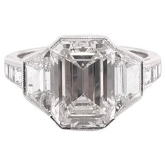 Bague de fiançailles certifiée EGL 3,62 avec trois pierres en diamant taille émeraude par Sophia D.