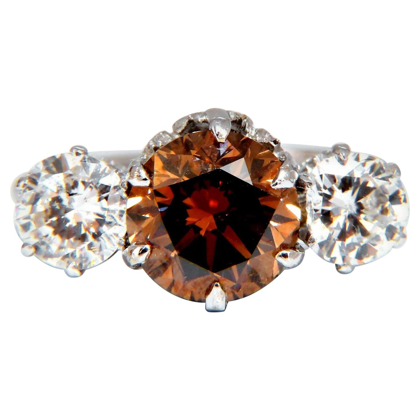 Bague à trois pierres en or 18 carats avec diamants bruns et orange de couleur fantaisie de 3,64 carats certifiés GIA