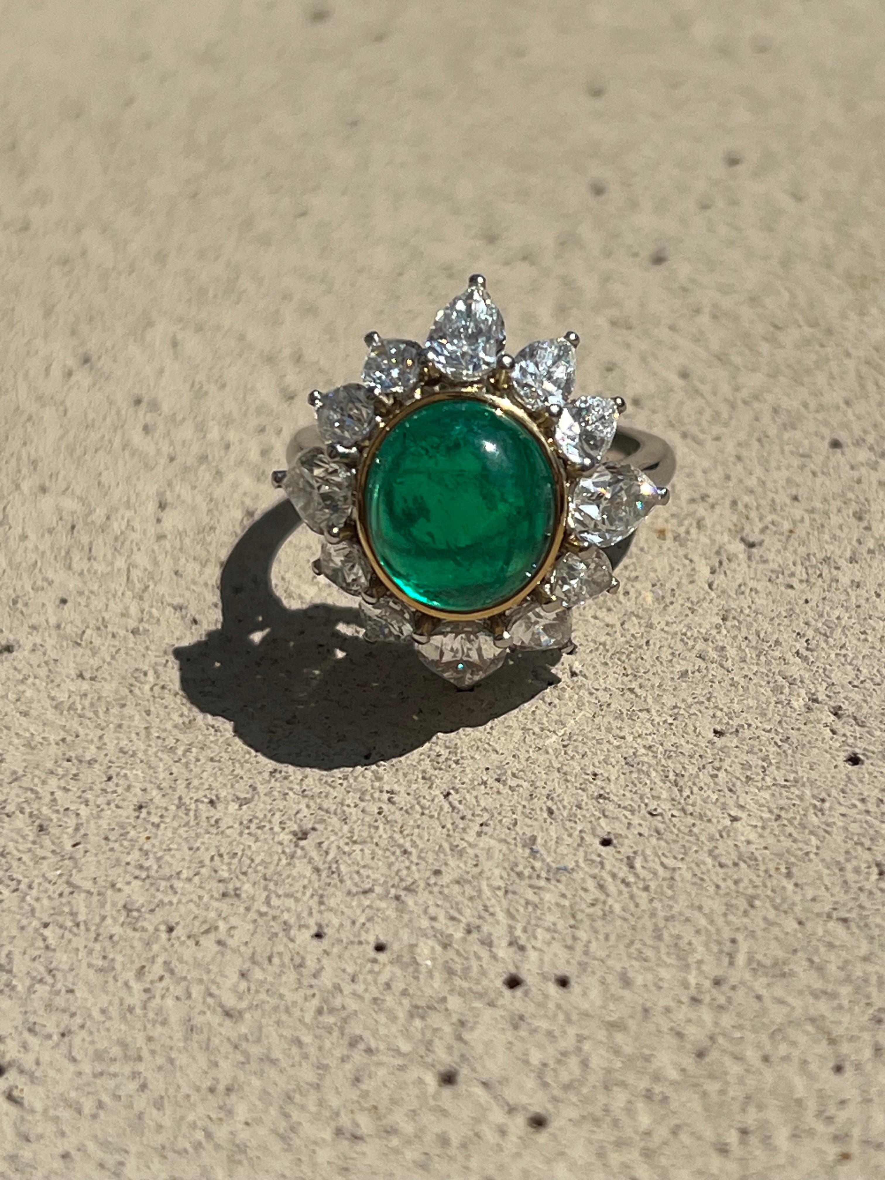 One hand crafted platinum and 18k yellow gold ring. The ring highlights one 3.65 carat cabochon cut Colombian emerald gemstone. The emerald gemstone measures 10.31 x 9.24 x 5.58 mm and shows a vibrant green color.
The emerald gemstone is accompanied