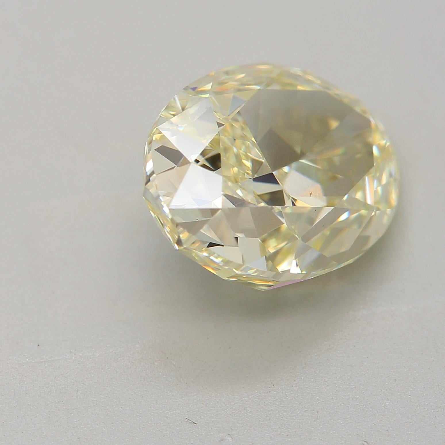 Diamant jaune clair de 3,65 carats de pureté VS1 certifié par le GIA Unisexe en vente