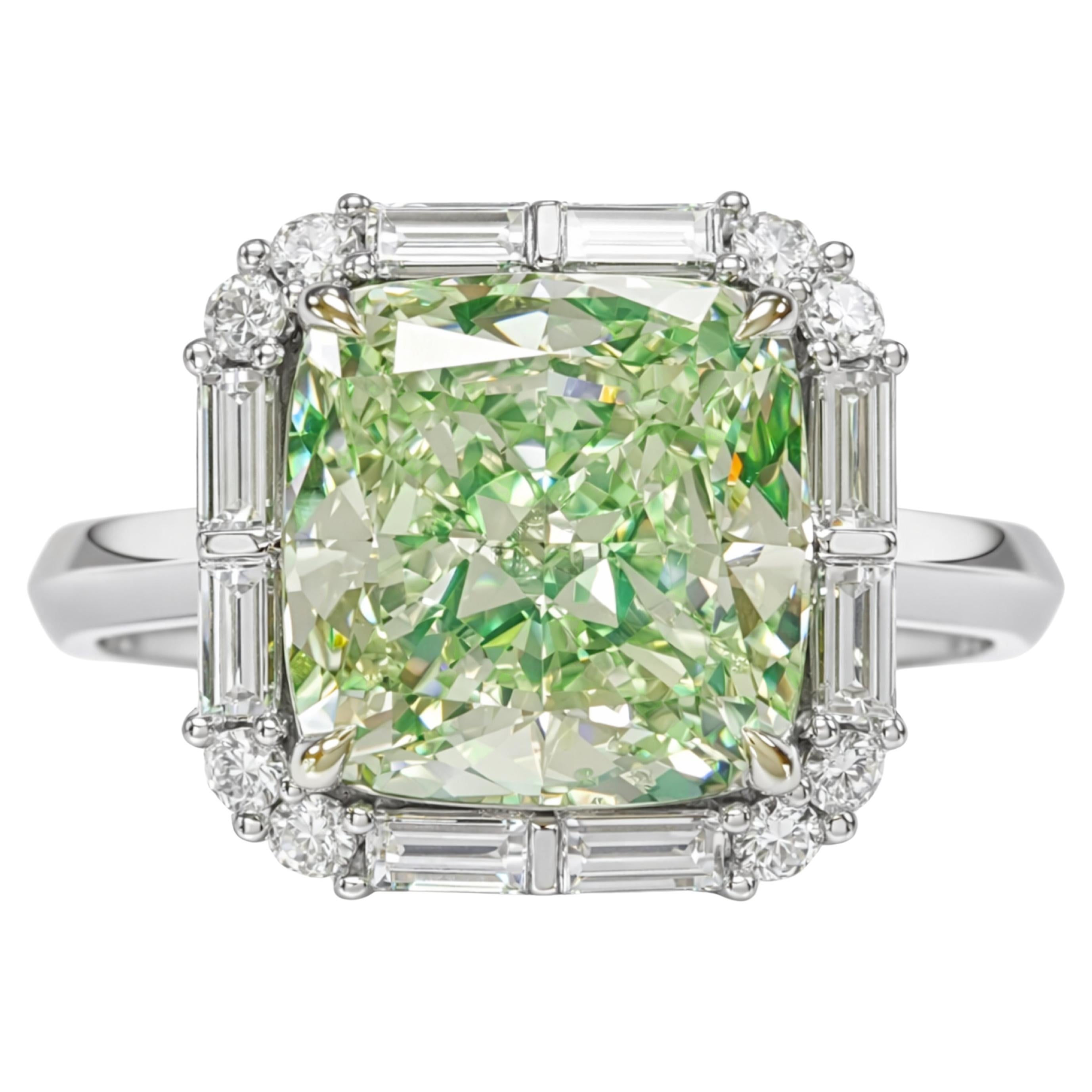 Diamante a cuscino giallo chiaro, grigio chiaro e verdastro certificato GIA da 3,67 carati Hal in vendita