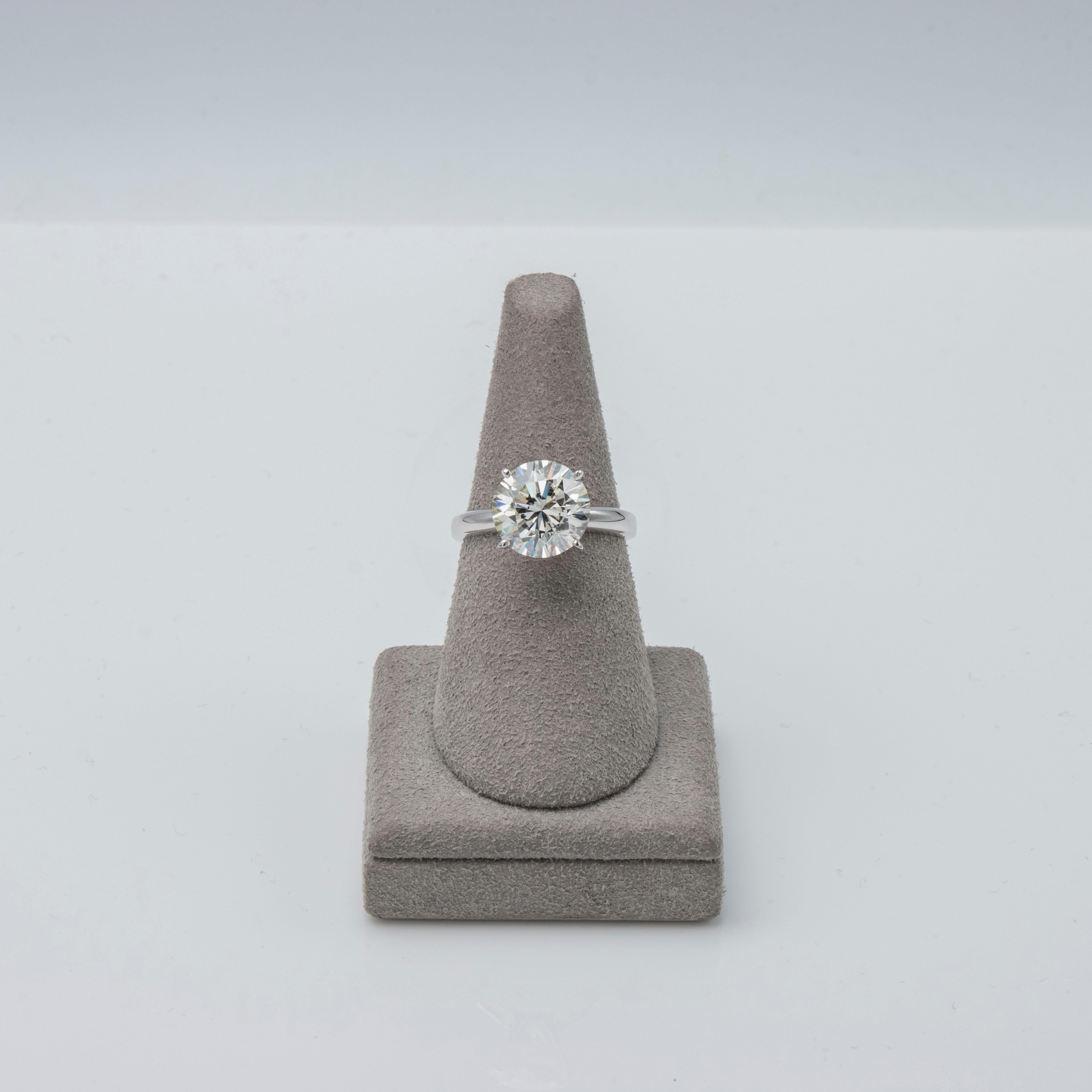 GIA zertifiziert 3,68 Karat Brillant Rundschliff Diamant Solitär Verlobungsring im Angebot 1