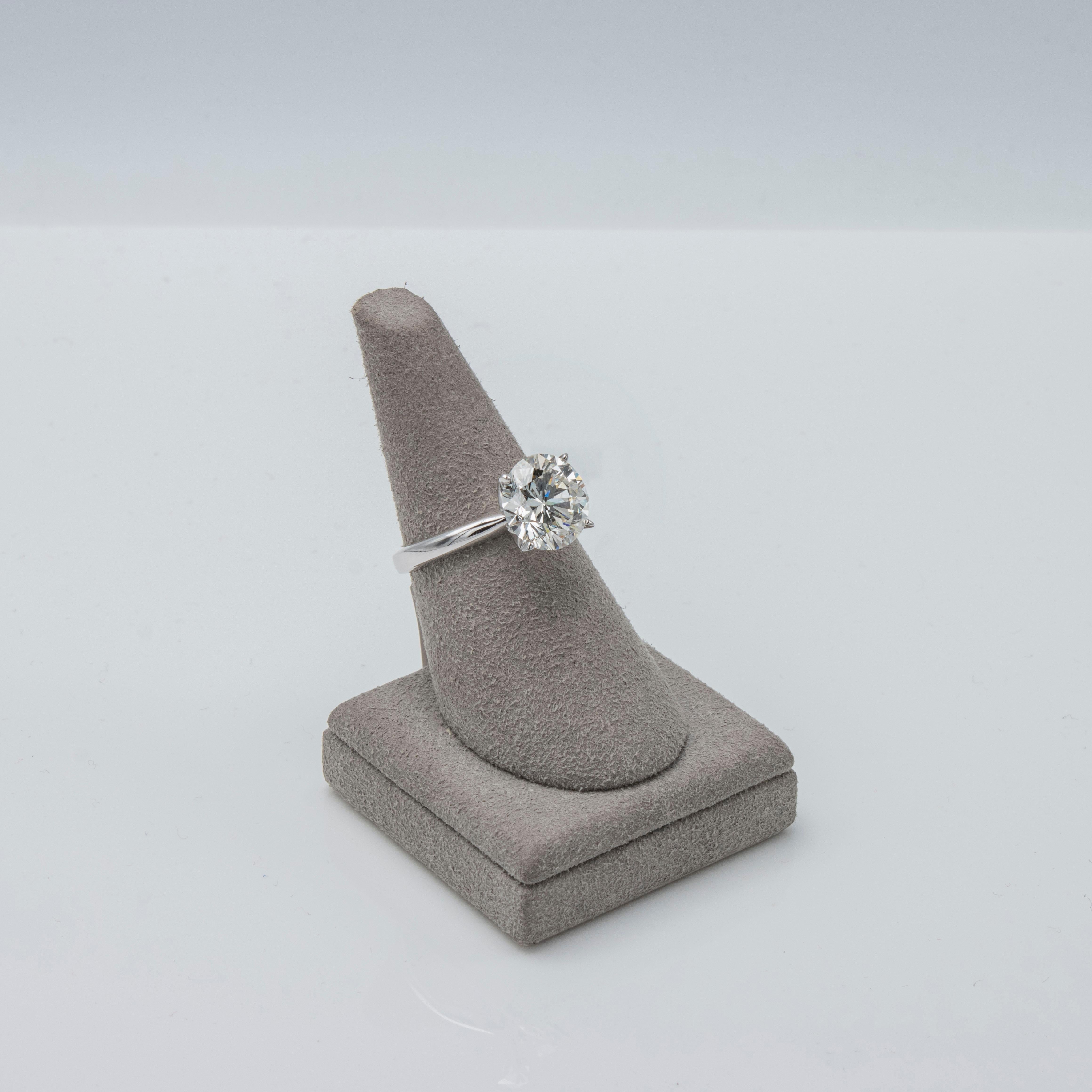 GIA zertifiziert 3,68 Karat Brillant Rundschliff Diamant Solitär Verlobungsring im Angebot 2