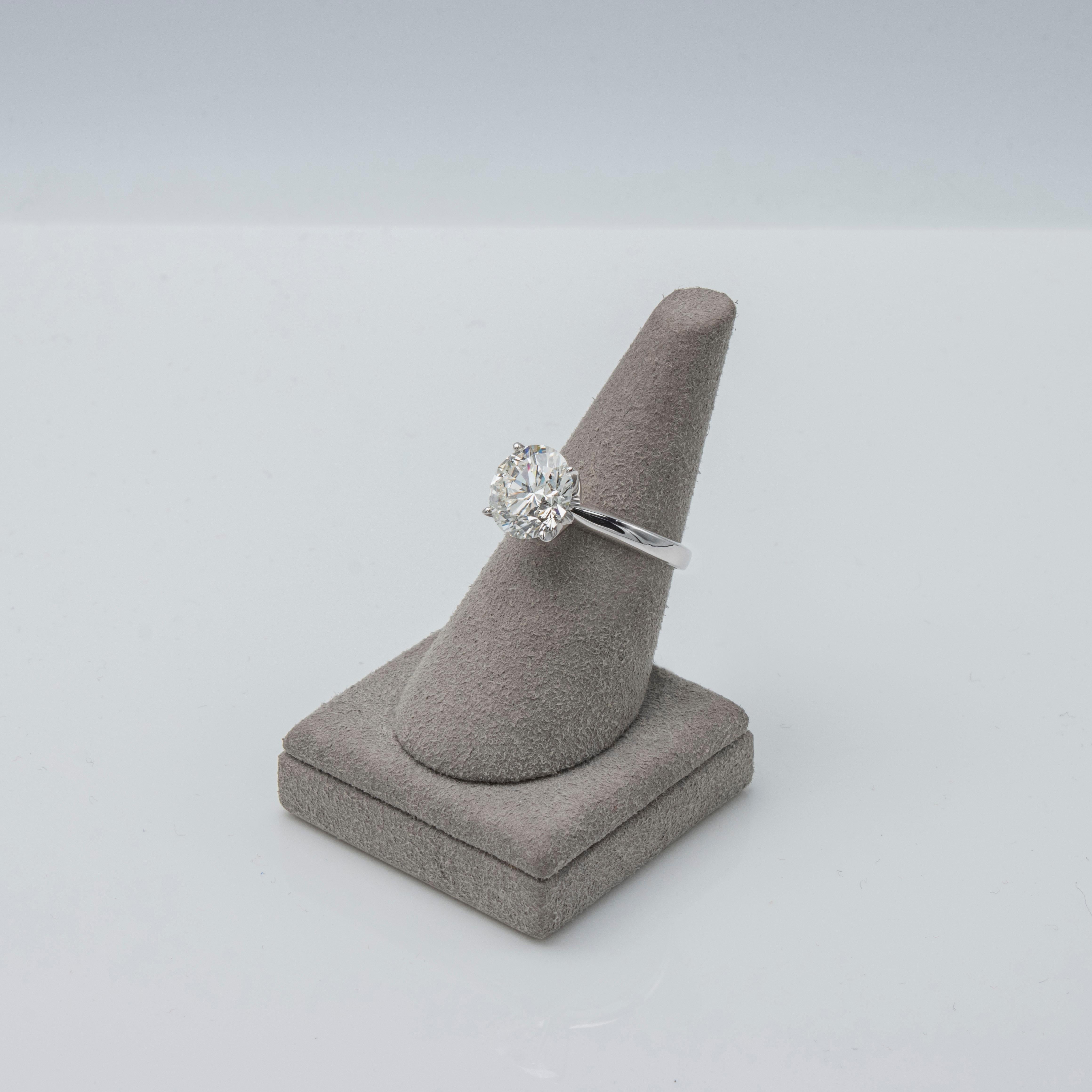 GIA zertifiziert 3,68 Karat Brillant Rundschliff Diamant Solitär Verlobungsring im Angebot 3