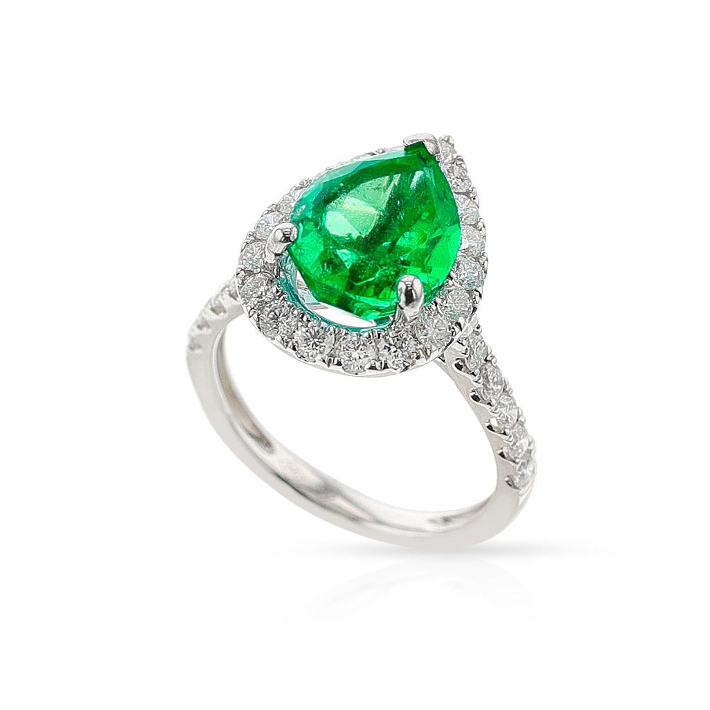 GIA Certified 3.68 ct. Colombian Emerald and Diamond Ring, 18k In Excellent Condition In New York, NY