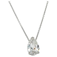 Collier à pendentif solitaire en forme de poire avec diamants de 3,68 carats certifiés GIA