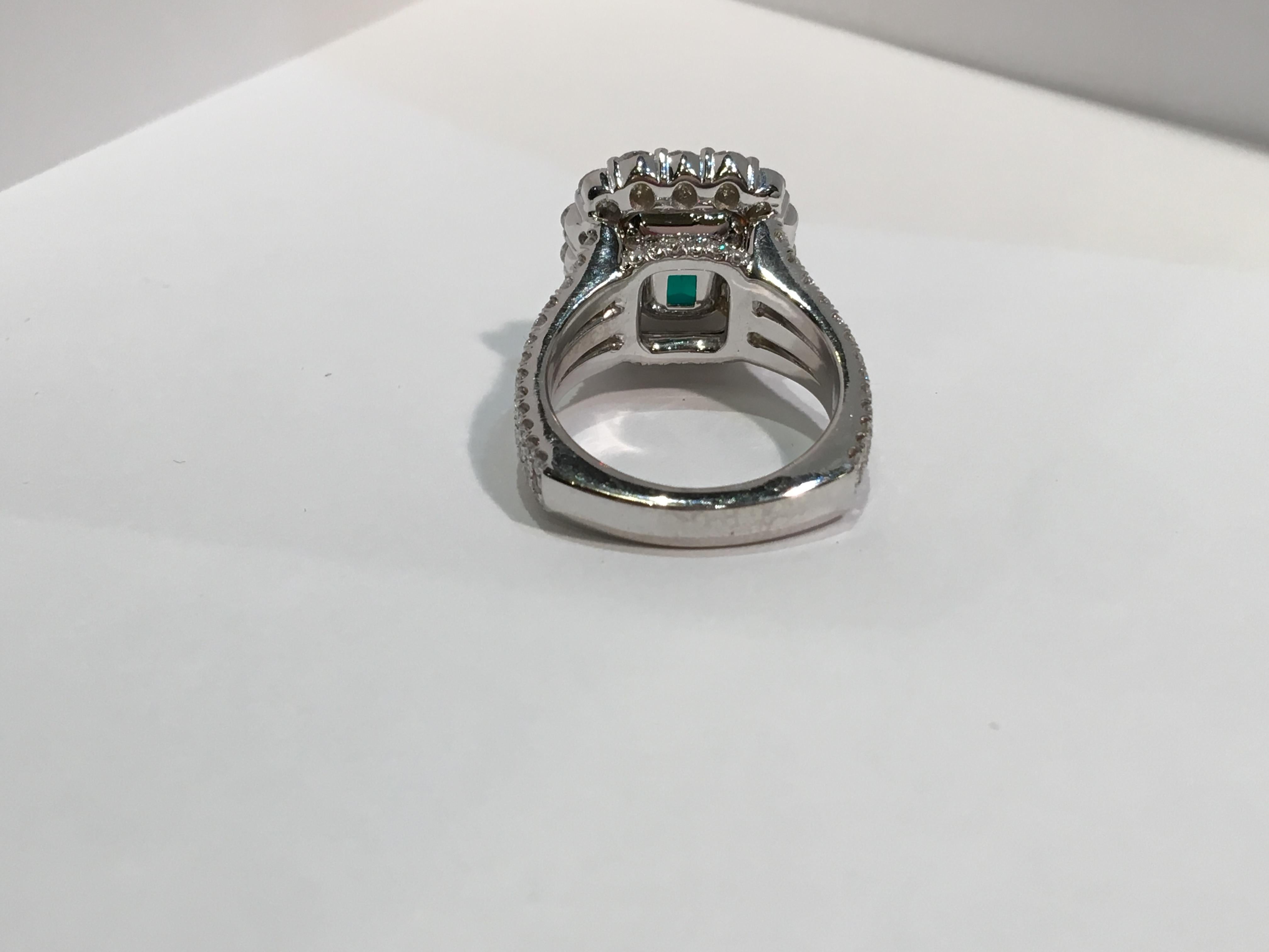 Finest Quality GIA Certified 6.39 Carat Colombian Emerald and Diamond 18K Ring In Excellent Condition In Tustin, CA
