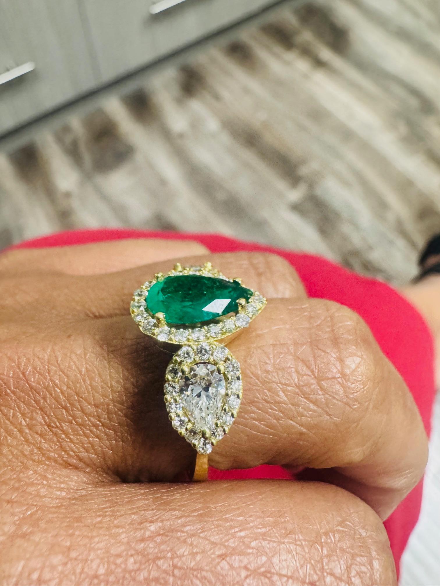 GIA Certified 3.69 Carat Colombian Emerald Diamond 18 Karat Yellow Gold Ring For Sale 7