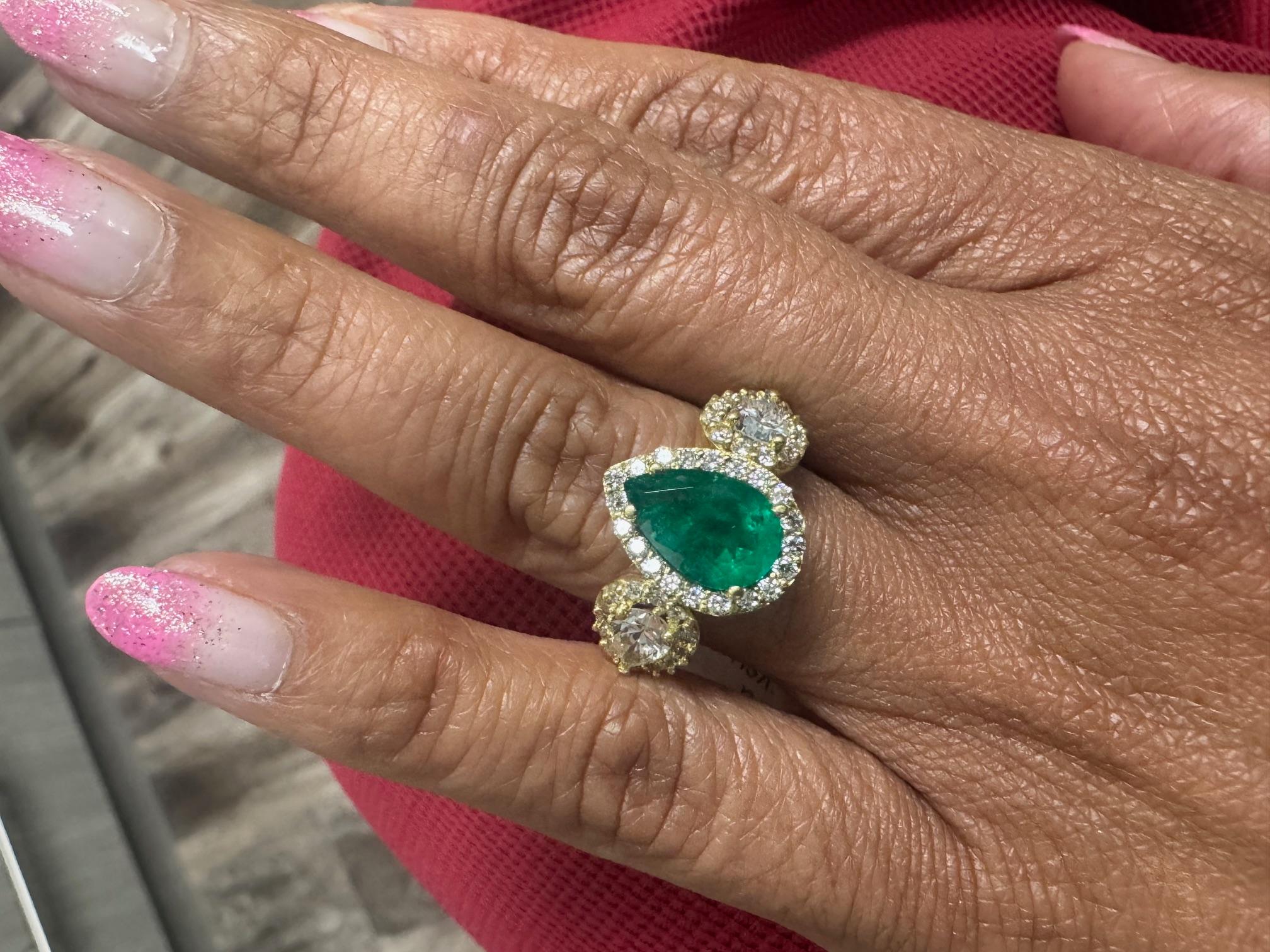 GIA Certified 3.69 Carat Colombian Emerald Diamond 18 Karat Yellow Gold Ring For Sale 2