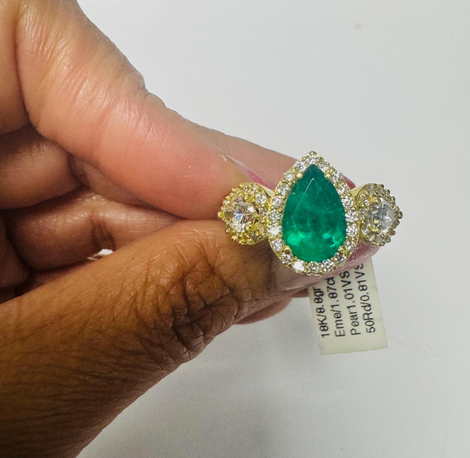 GIA Certified 3.69 Carat Colombian Emerald Diamond 18 Karat Yellow Gold Ring For Sale 3