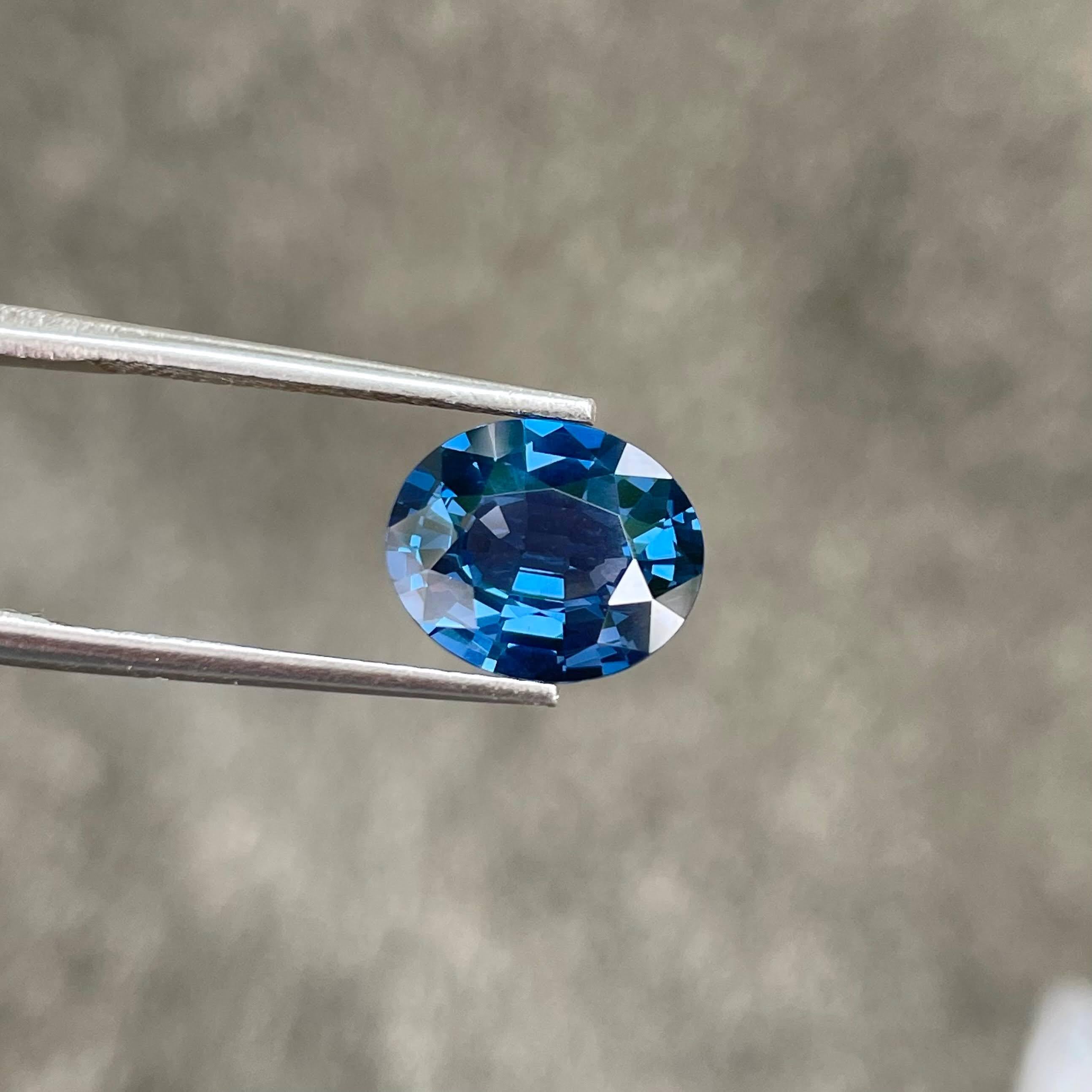 GIA zertifiziert 3,69 Karat Farbwechsel Spinell Stein Ovalschliff natürlichen Edelstein (Moderne) im Angebot