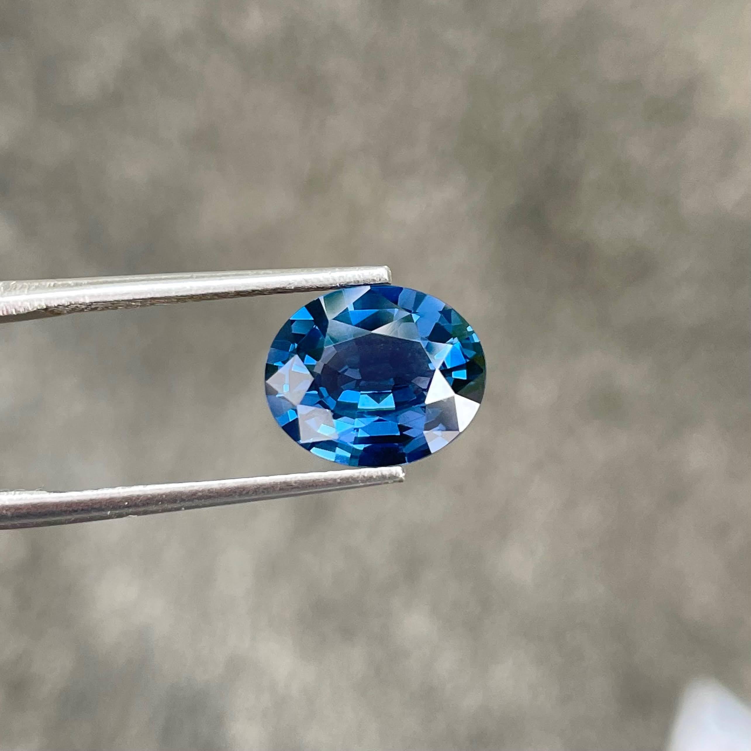 GIA zertifiziert 3,69 Karat Farbwechsel Spinell Stein Ovalschliff natürlichen Edelstein im Zustand „Neu“ im Angebot in Bangkok, TH
